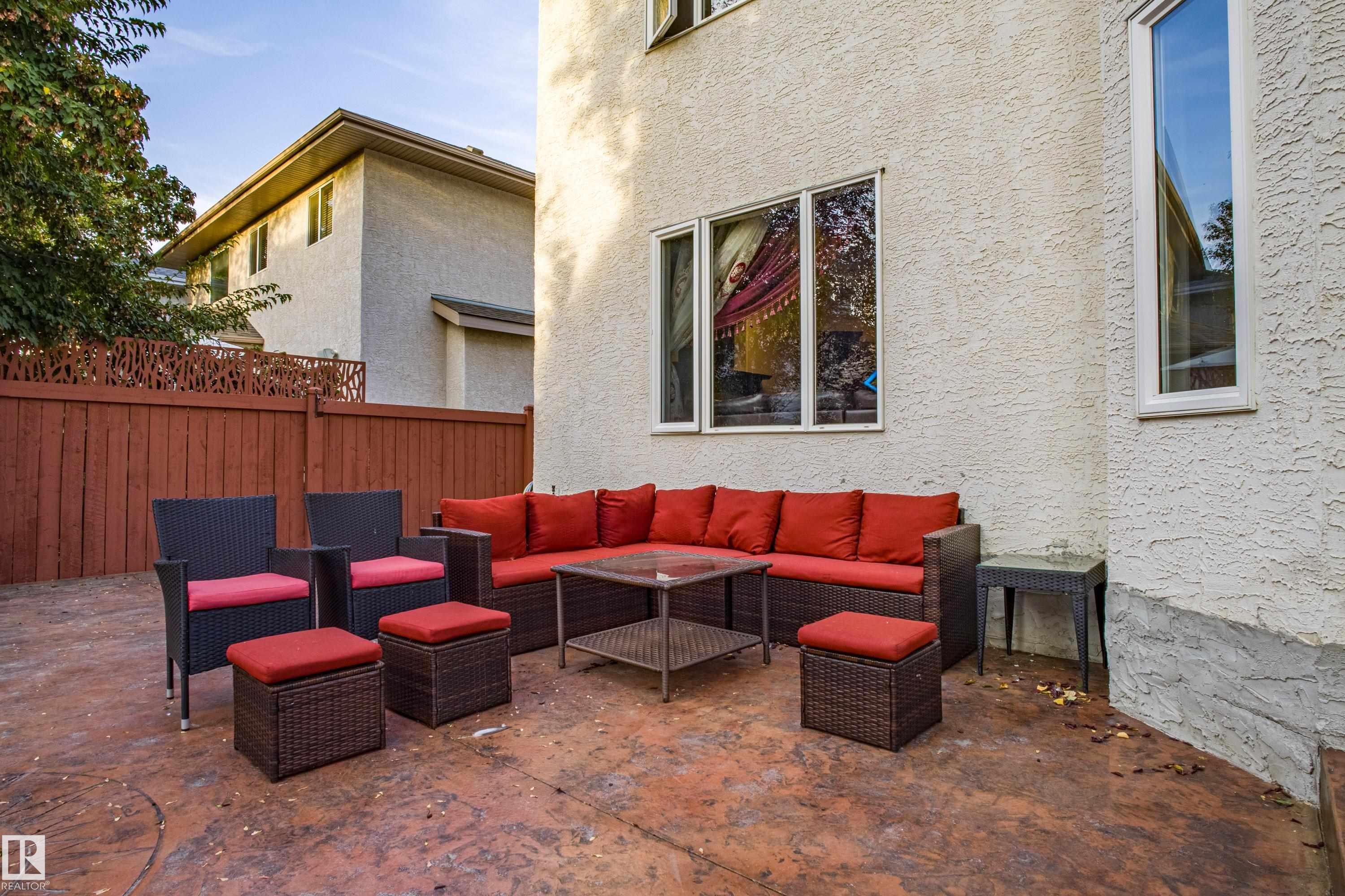 247 Lindsay Crescent, Edmonton, AB - Outdoor With Exterior