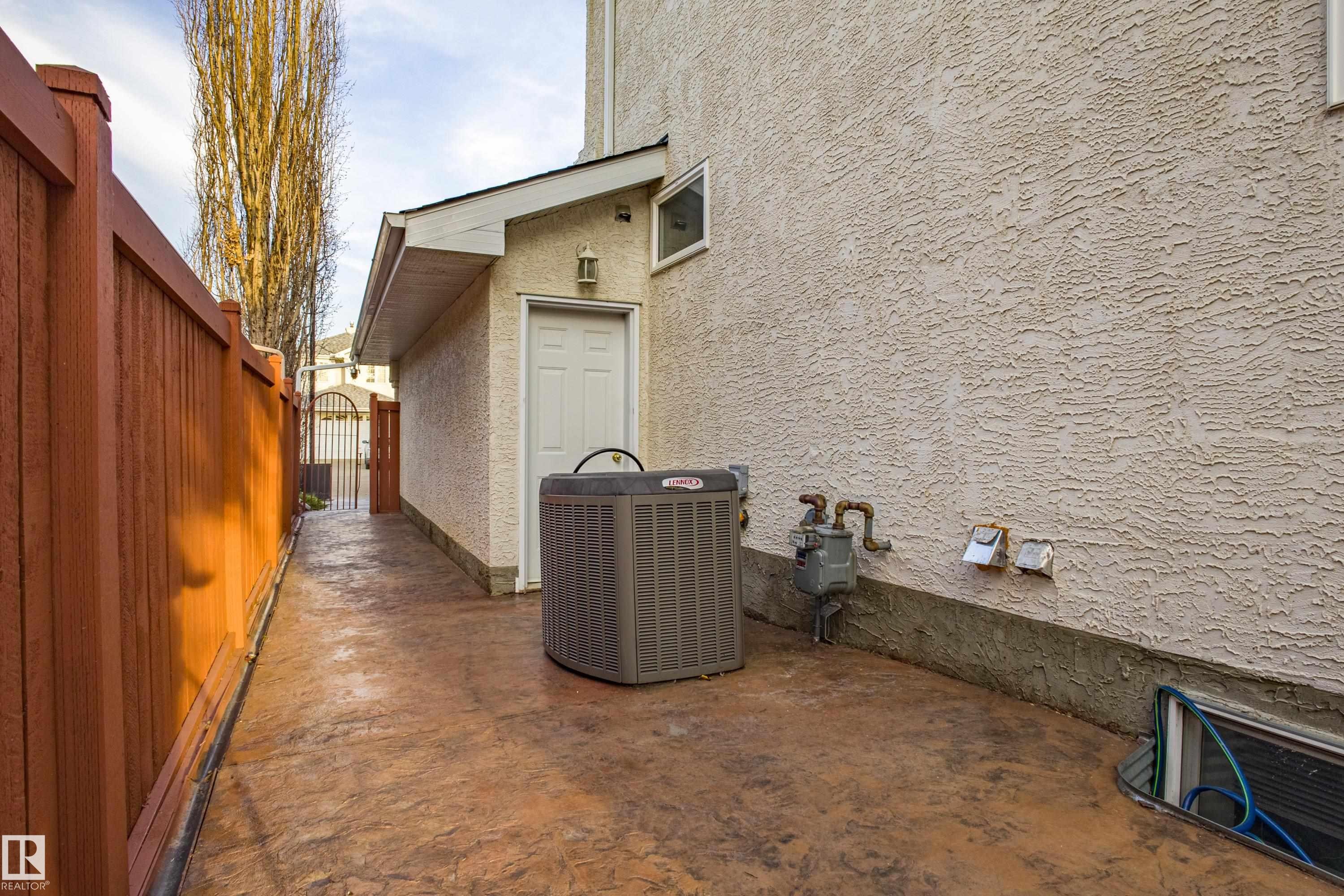 247 Lindsay Crescent, Edmonton, AB - With Exterior