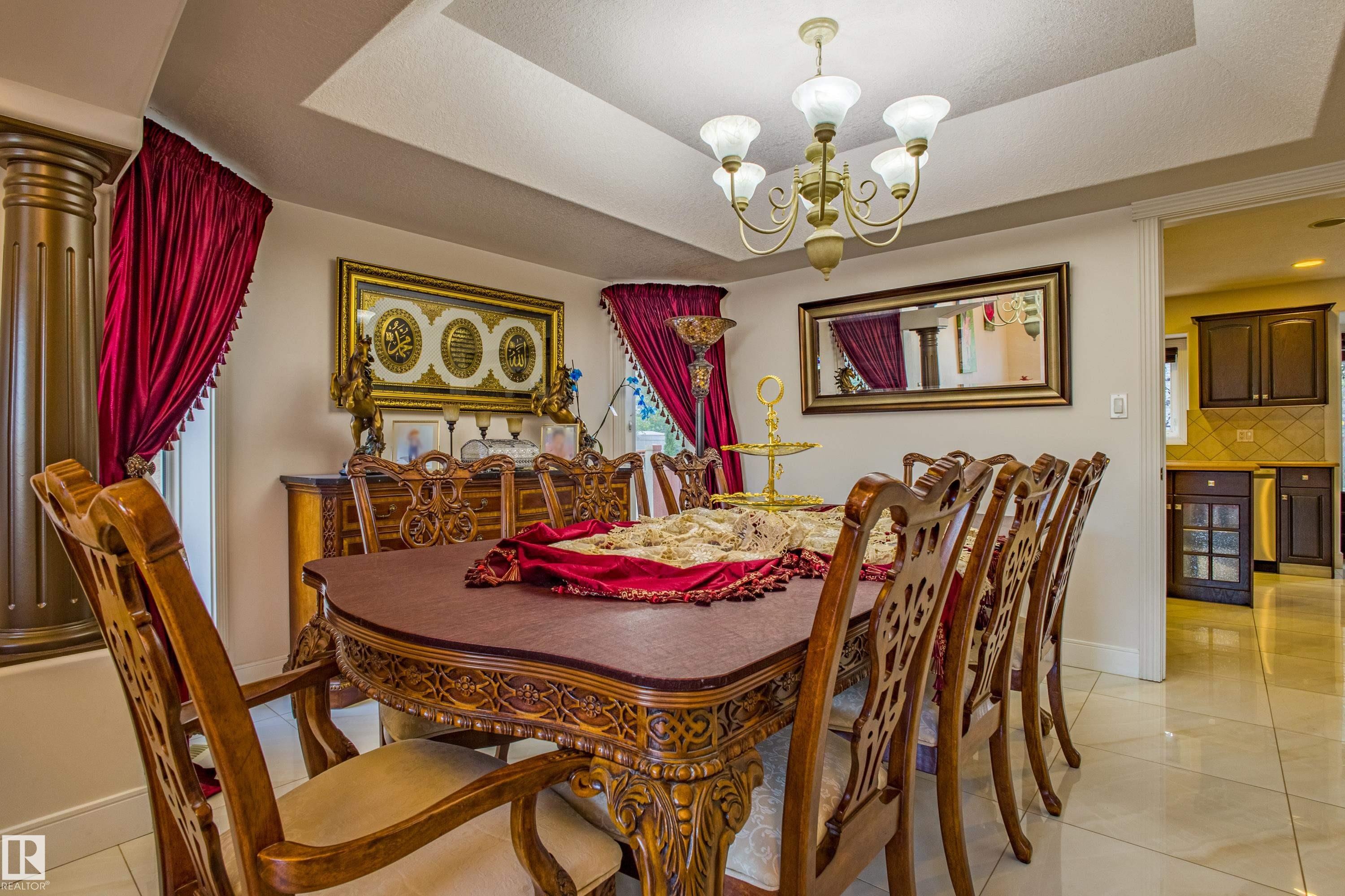 247 Lindsay Crescent, Edmonton, AB - Indoor Photo Showing Dining Room