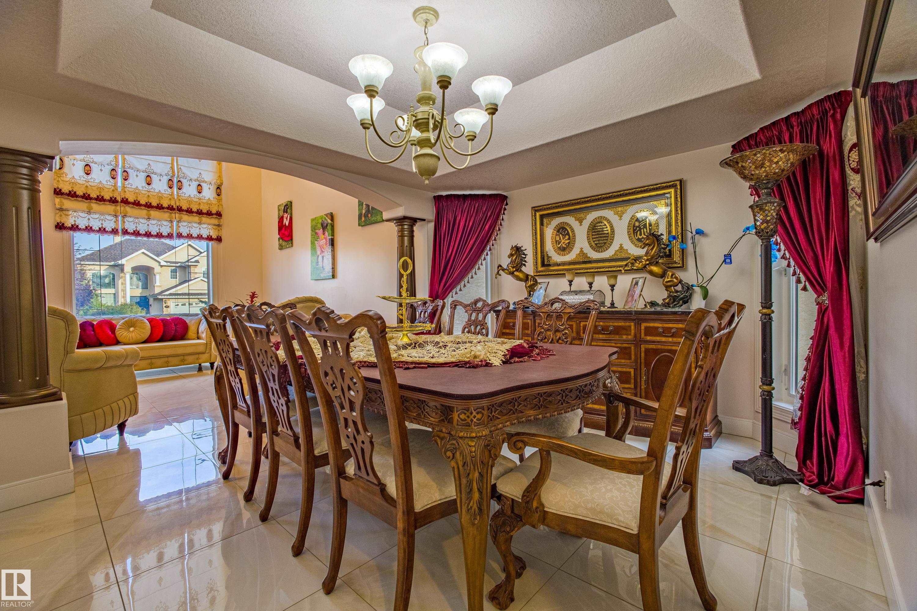 247 Lindsay Crescent, Edmonton, AB - Indoor Photo Showing Dining Room