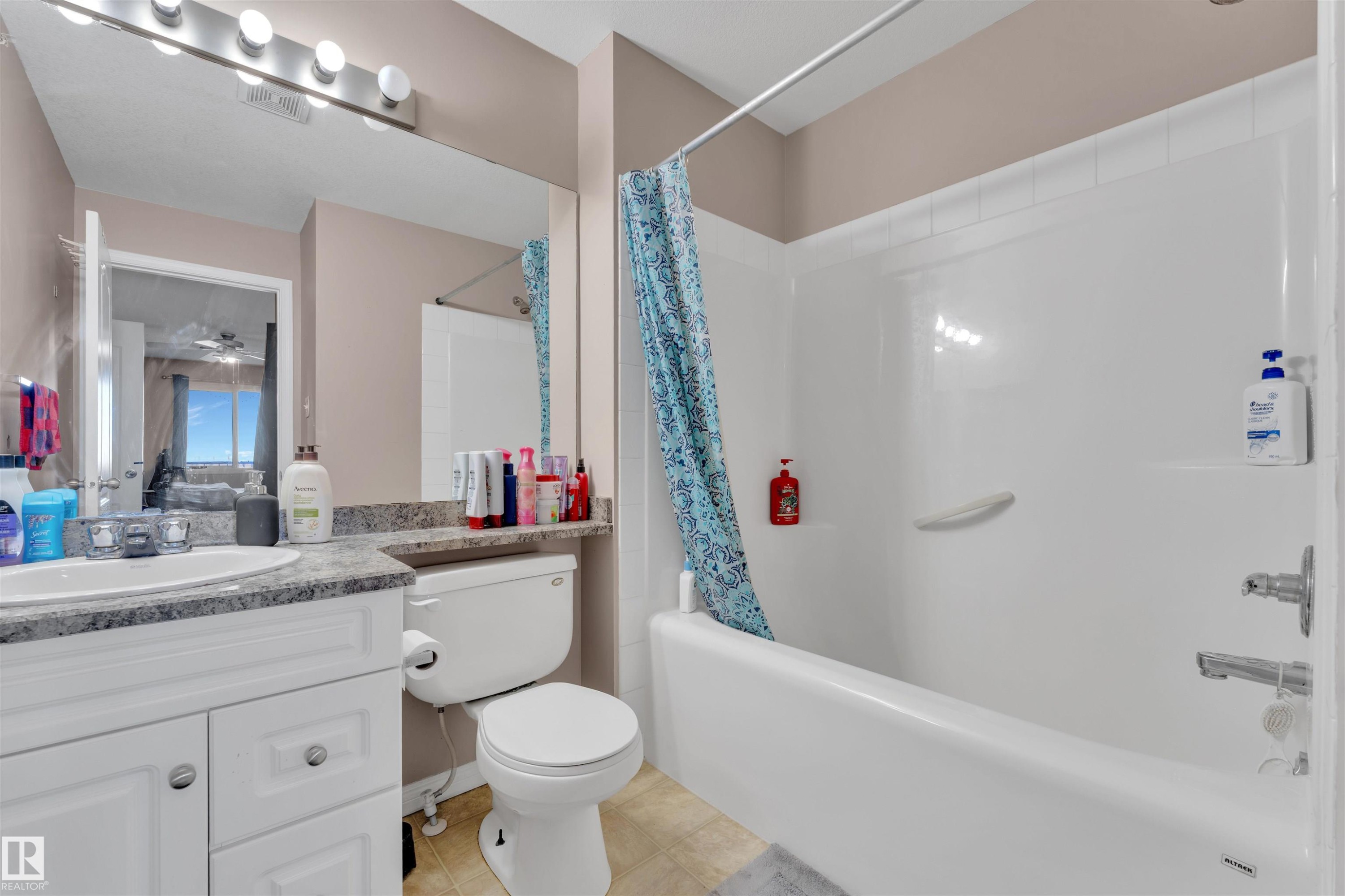 430 111 Edwards Drive, Edmonton, AB - Indoor Photo Showing Bathroom