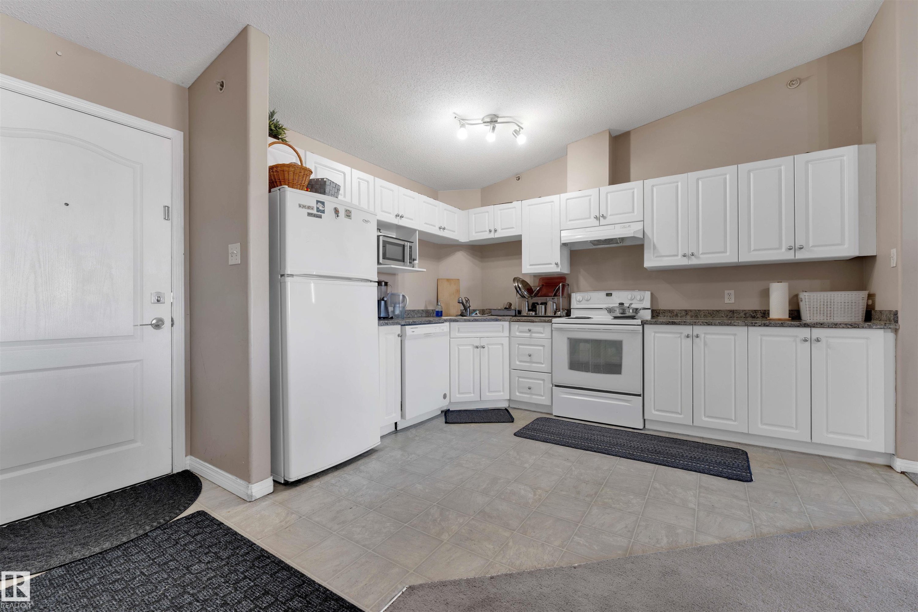 430 111 Edwards Drive, Edmonton, AB - Indoor Photo Showing Kitchen