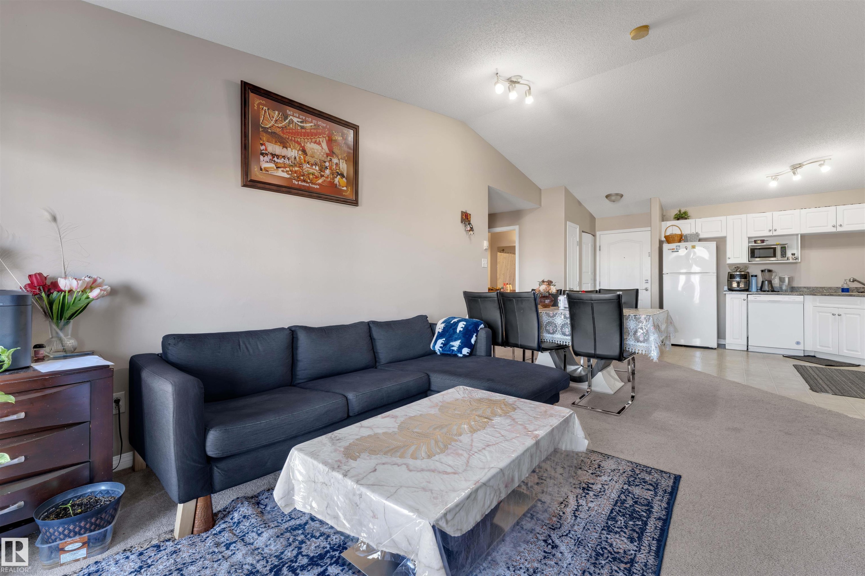 430 111 Edwards Drive, Edmonton, AB - Indoor Photo Showing Living Room
