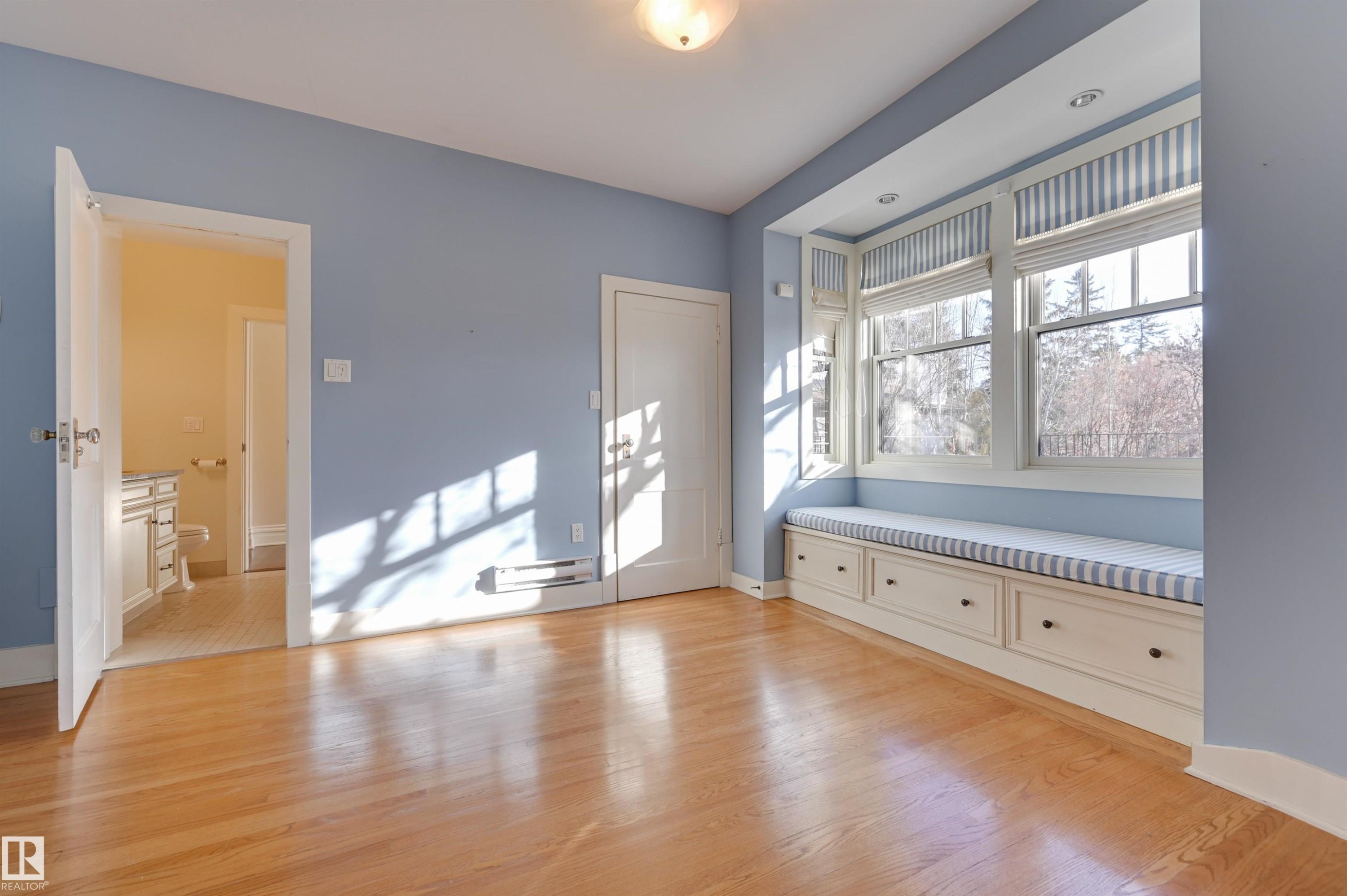 10317 Villa Avenue, Edmonton, AB - Indoor