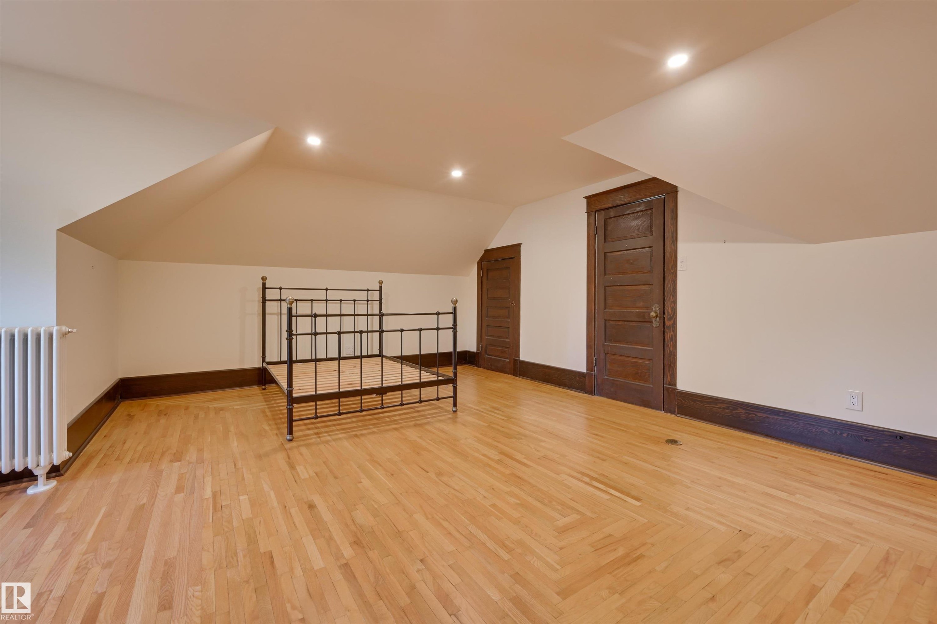 10317 Villa Avenue, Edmonton, AB - Indoor Photo Showing Other Room