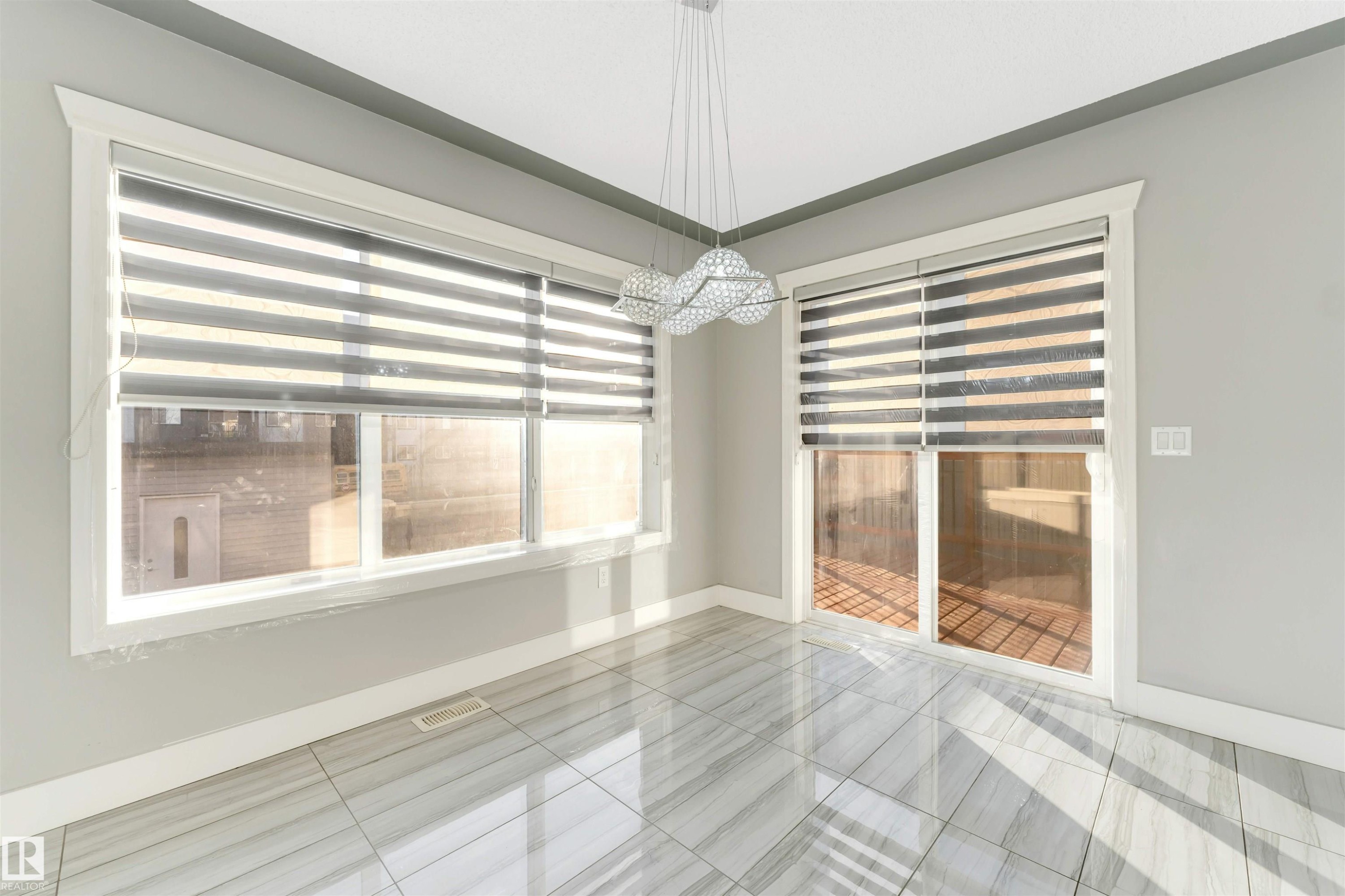 3363 16B Avenue, Edmonton, AB - Indoor Photo Showing Other Room