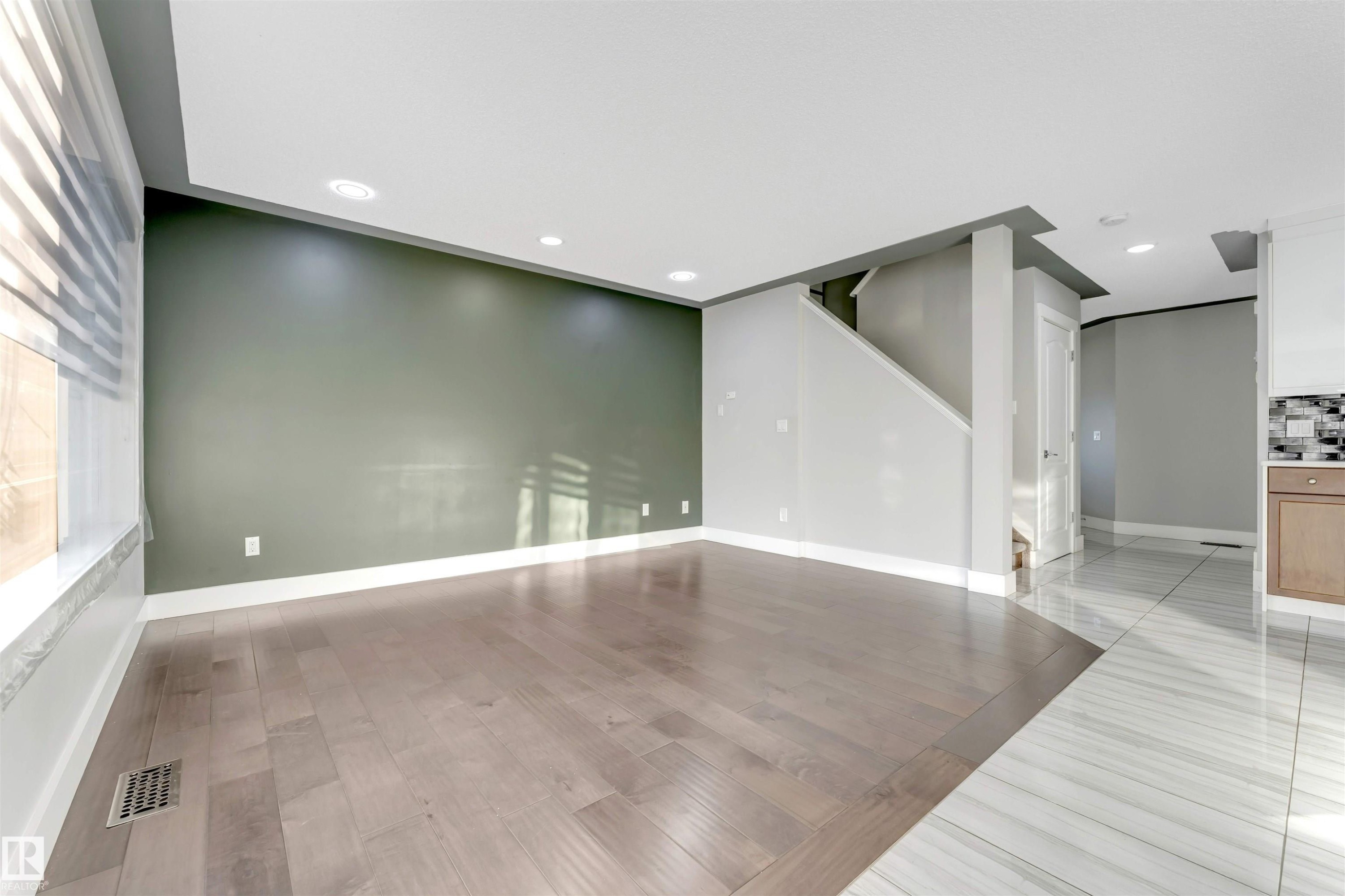 3363 16B Avenue, Edmonton, AB - Indoor Photo Showing Other Room