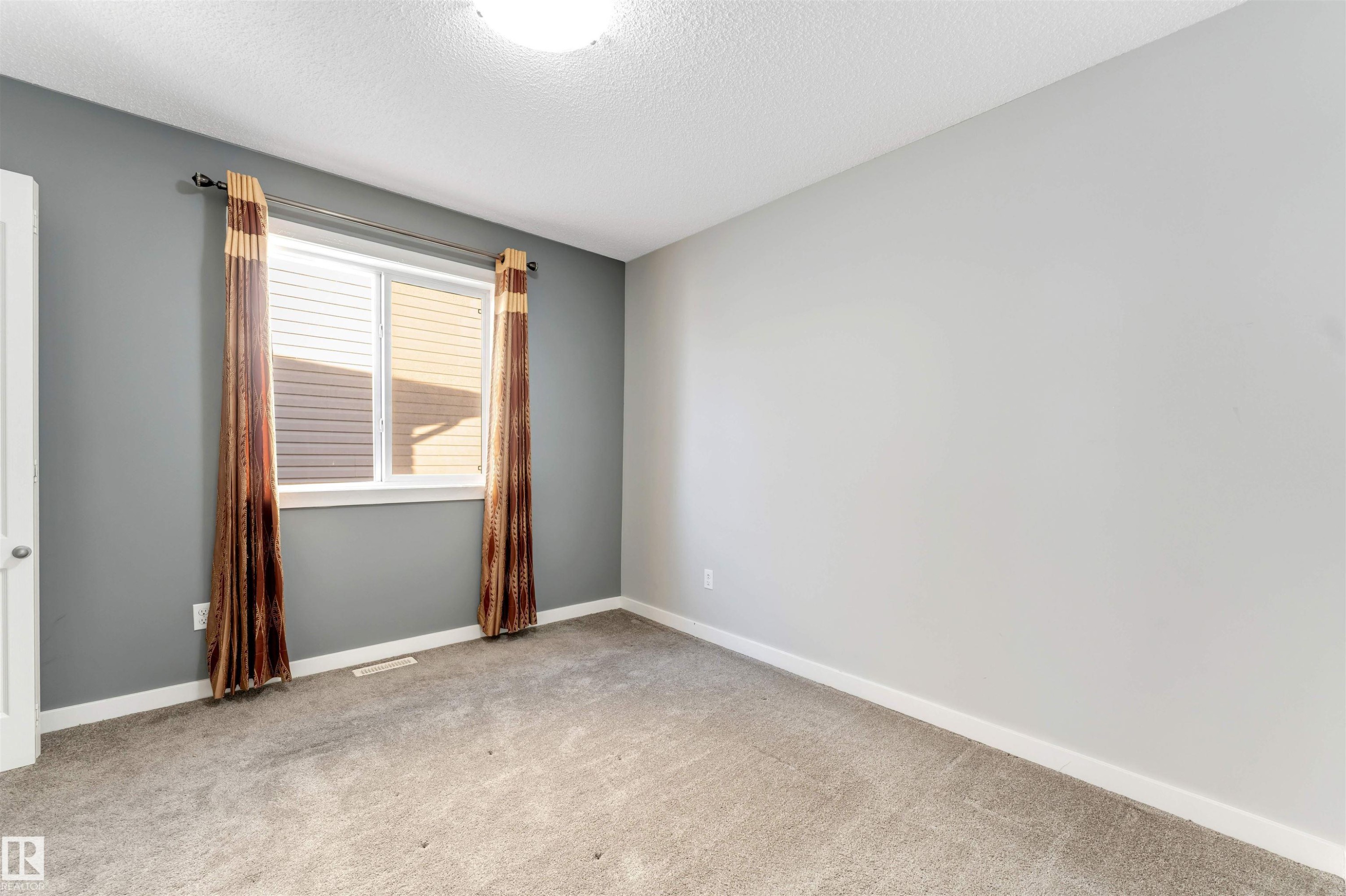 3363 16B Avenue, Edmonton, AB - Indoor Photo Showing Other Room