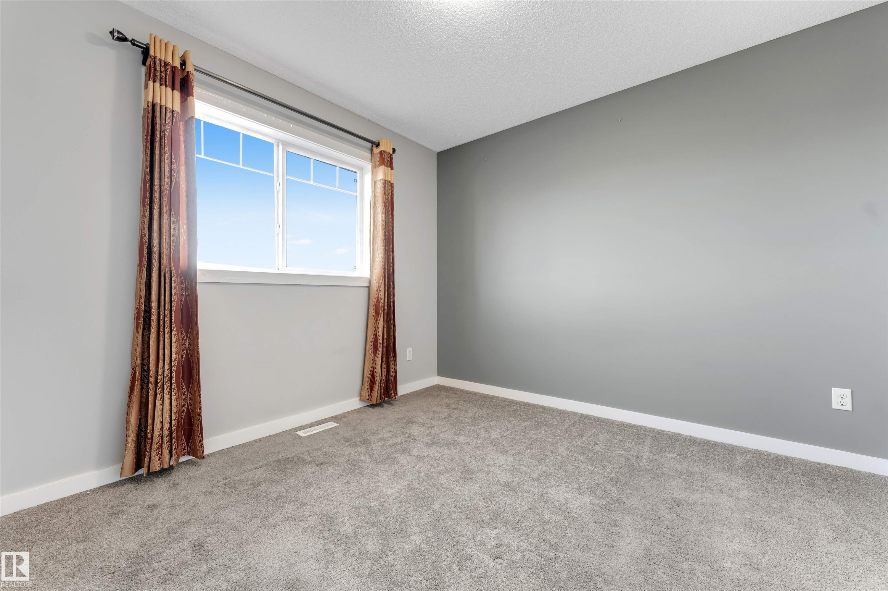 3363 16B Avenue, Edmonton, AB - Indoor Photo Showing Other Room