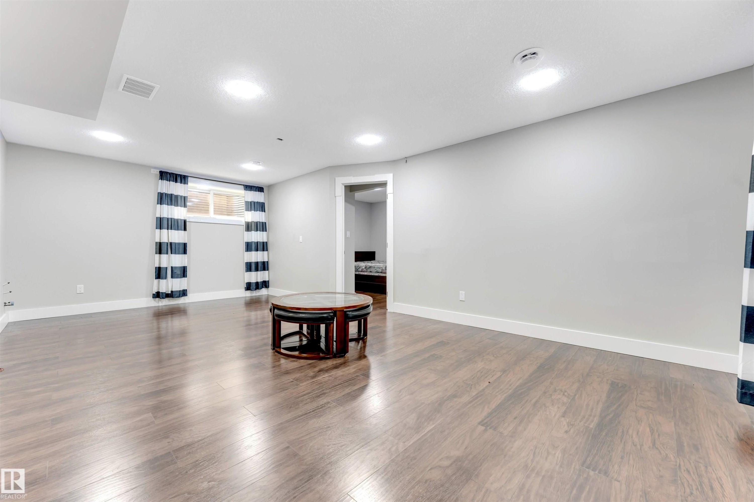 3363 16B Avenue, Edmonton, AB - Indoor