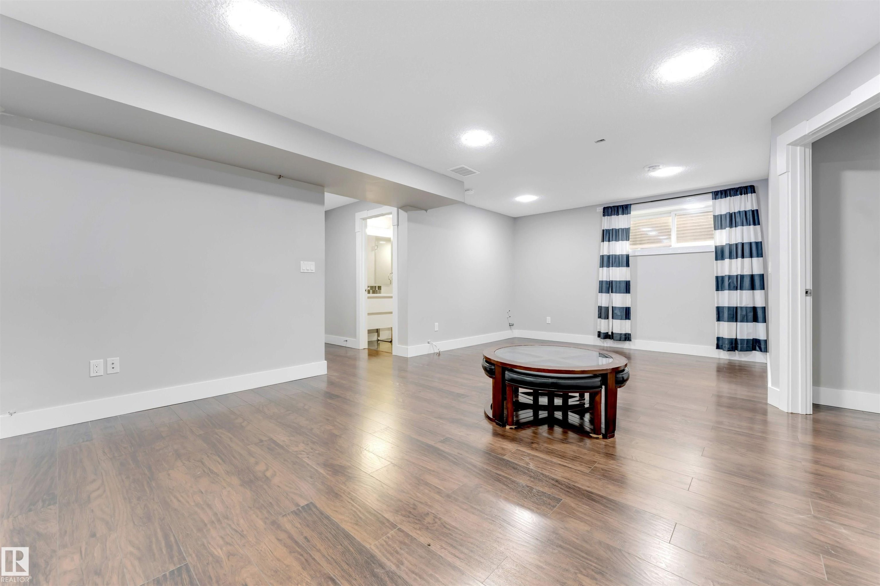 3363 16B Avenue, Edmonton, AB - Indoor