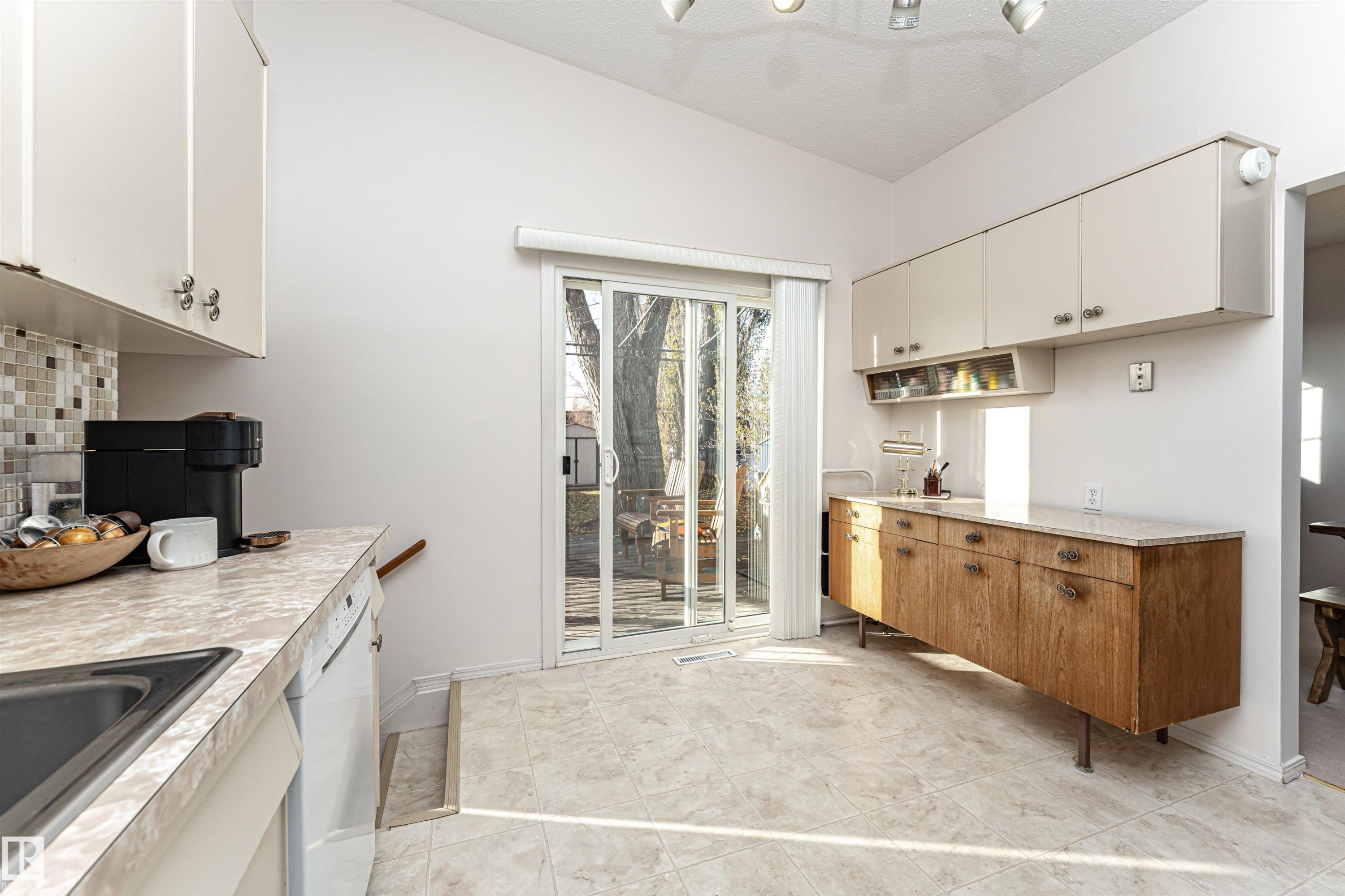 8204 163 Street, Edmonton, AB - Indoor Photo Showing Kitchen