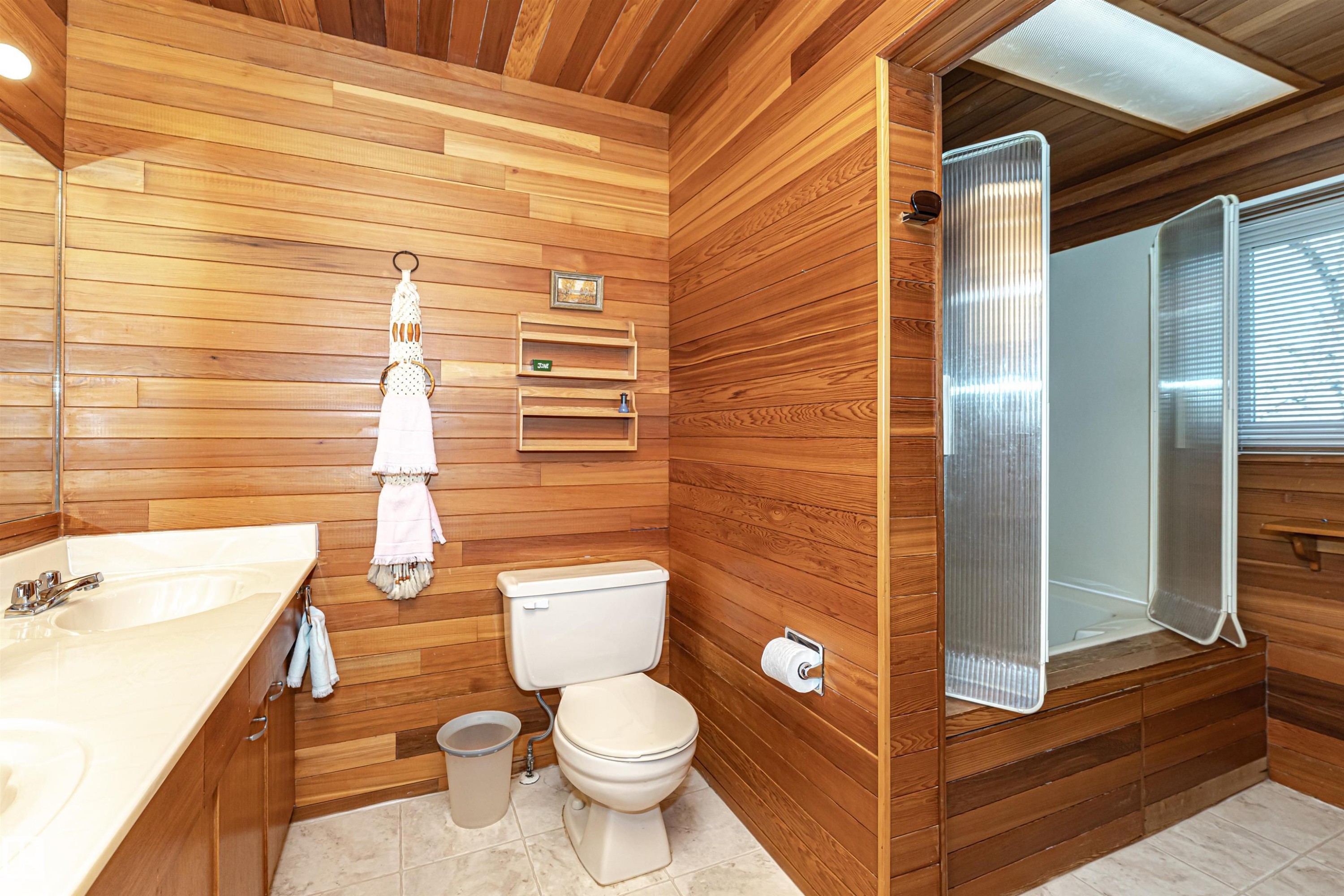 8204 163 Street, Edmonton, AB - Indoor Photo Showing Bathroom