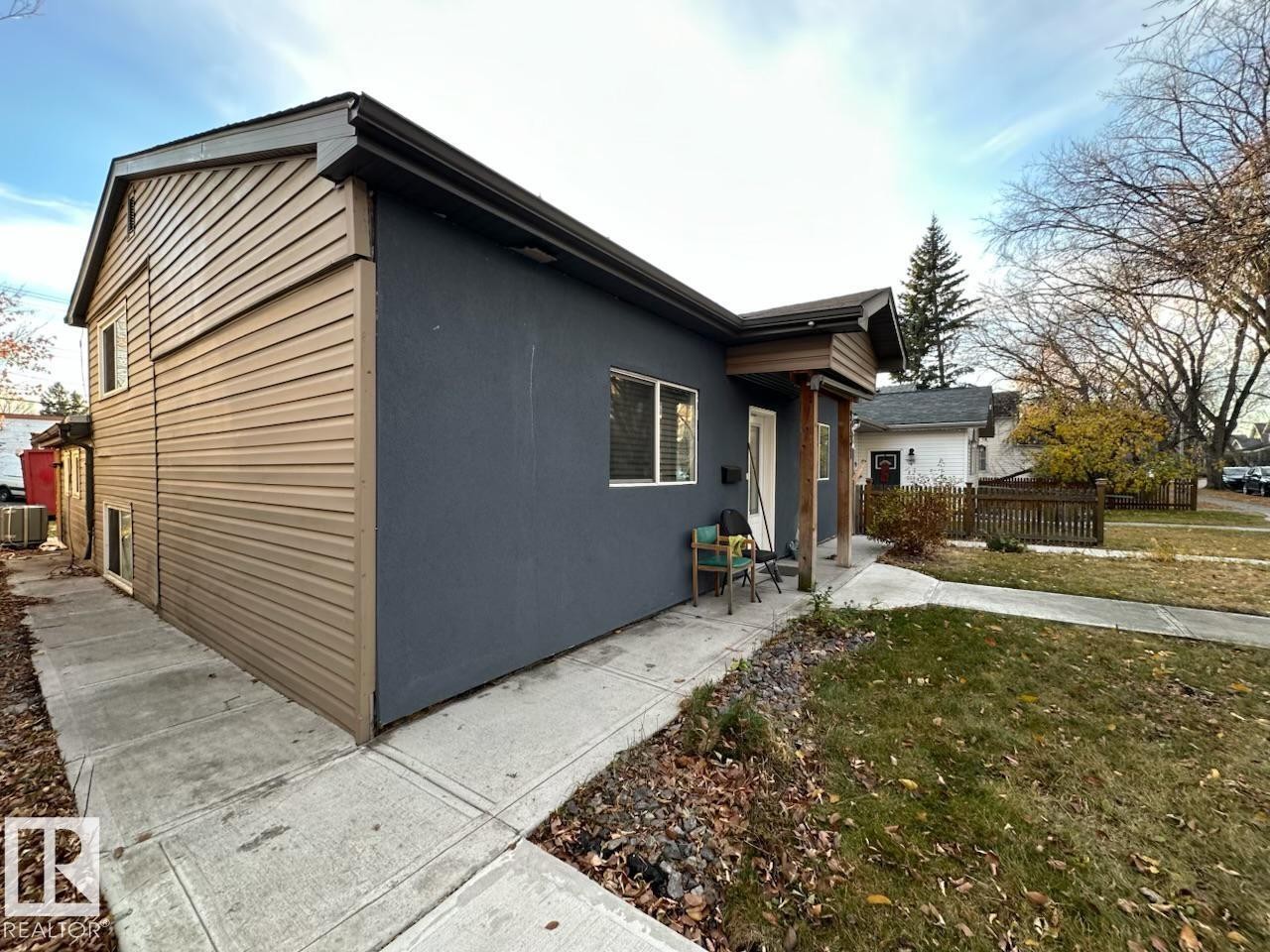 9130 83 Avenue, Edmonton, AB - Outdoor