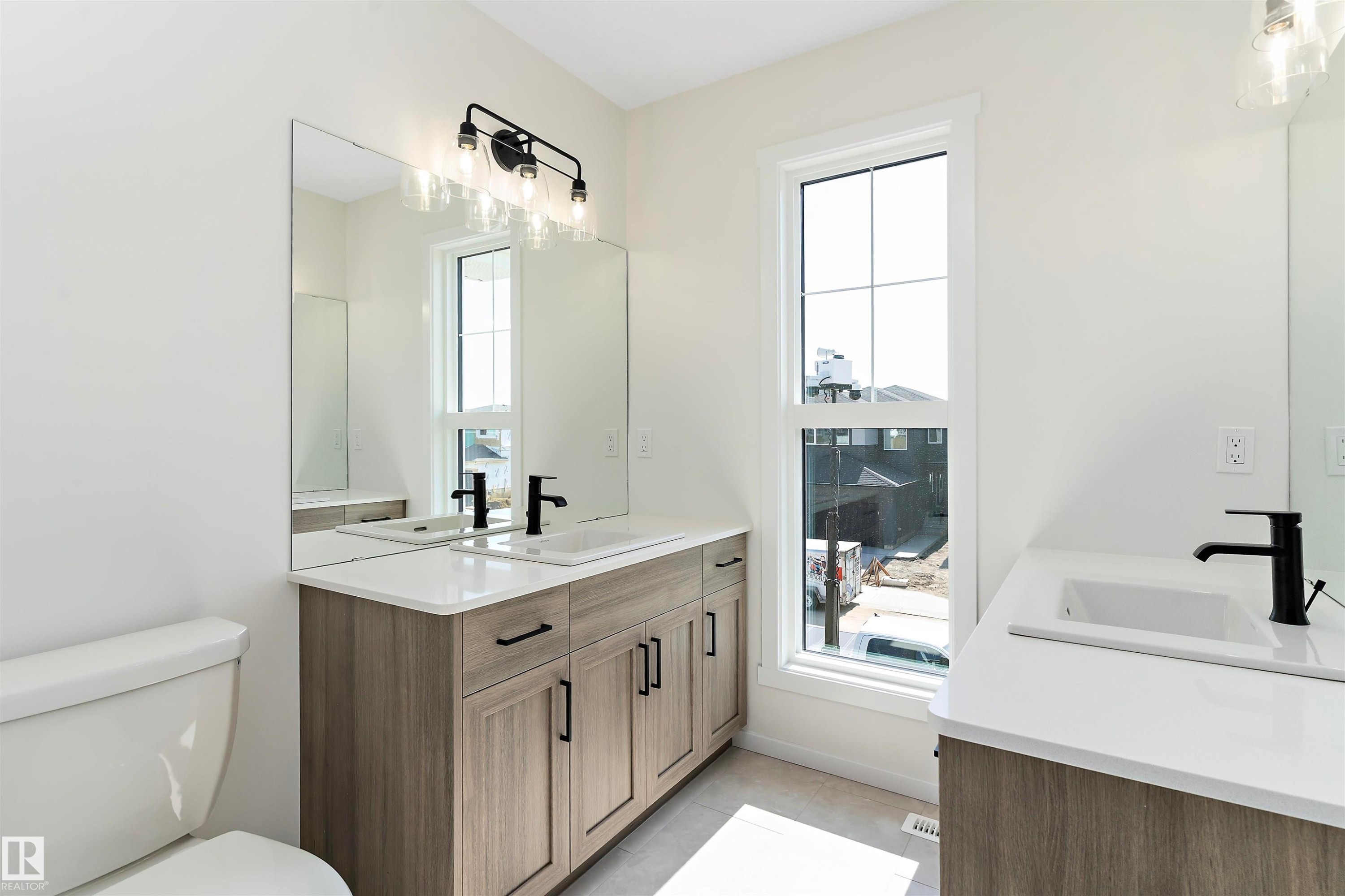 2382 Muckleplum Way, Edmonton, AB - Indoor Photo Showing Bathroom