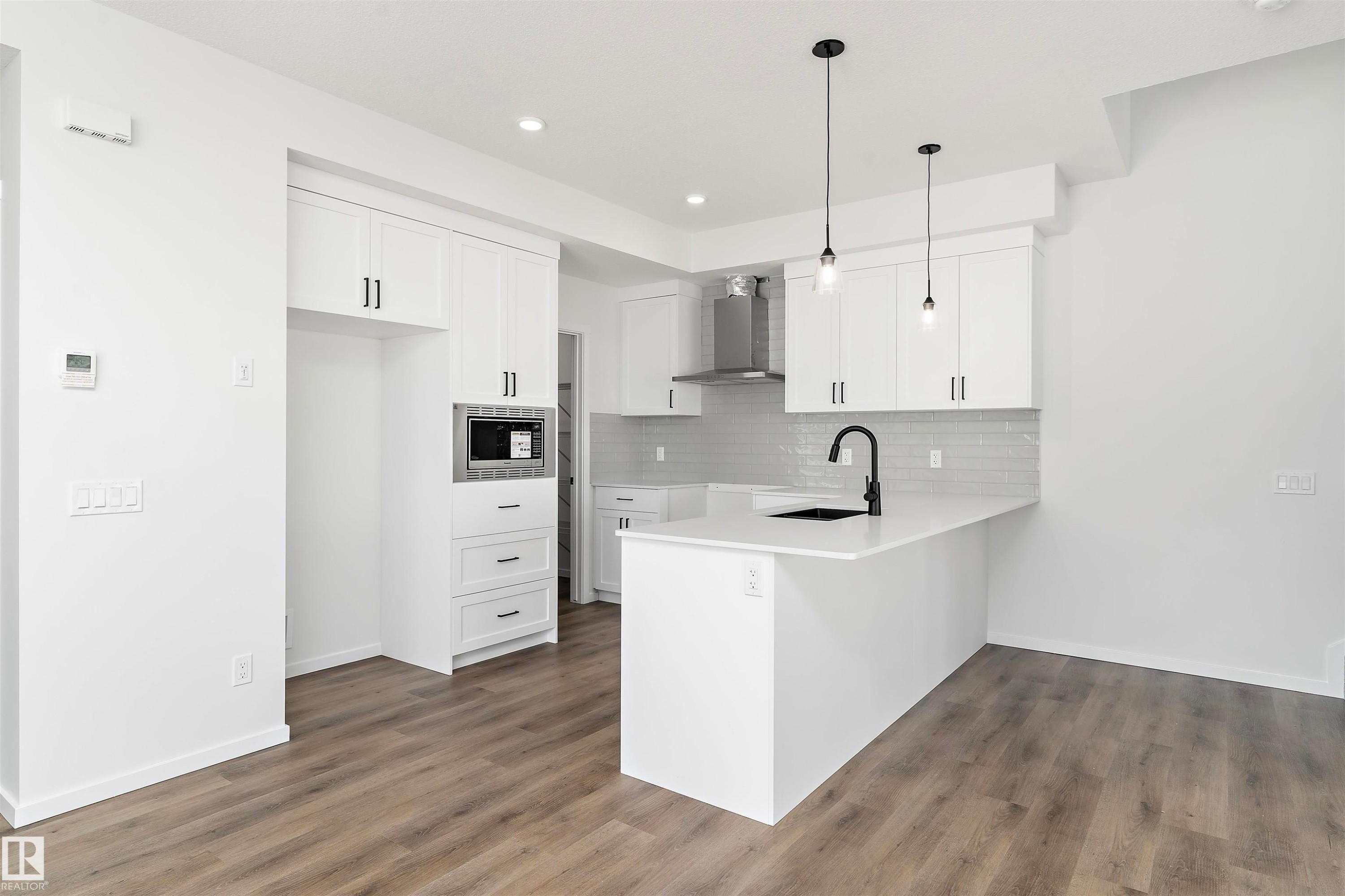 2382 Muckleplum Way, Edmonton, AB - Indoor Photo Showing Kitchen With Upgraded Kitchen