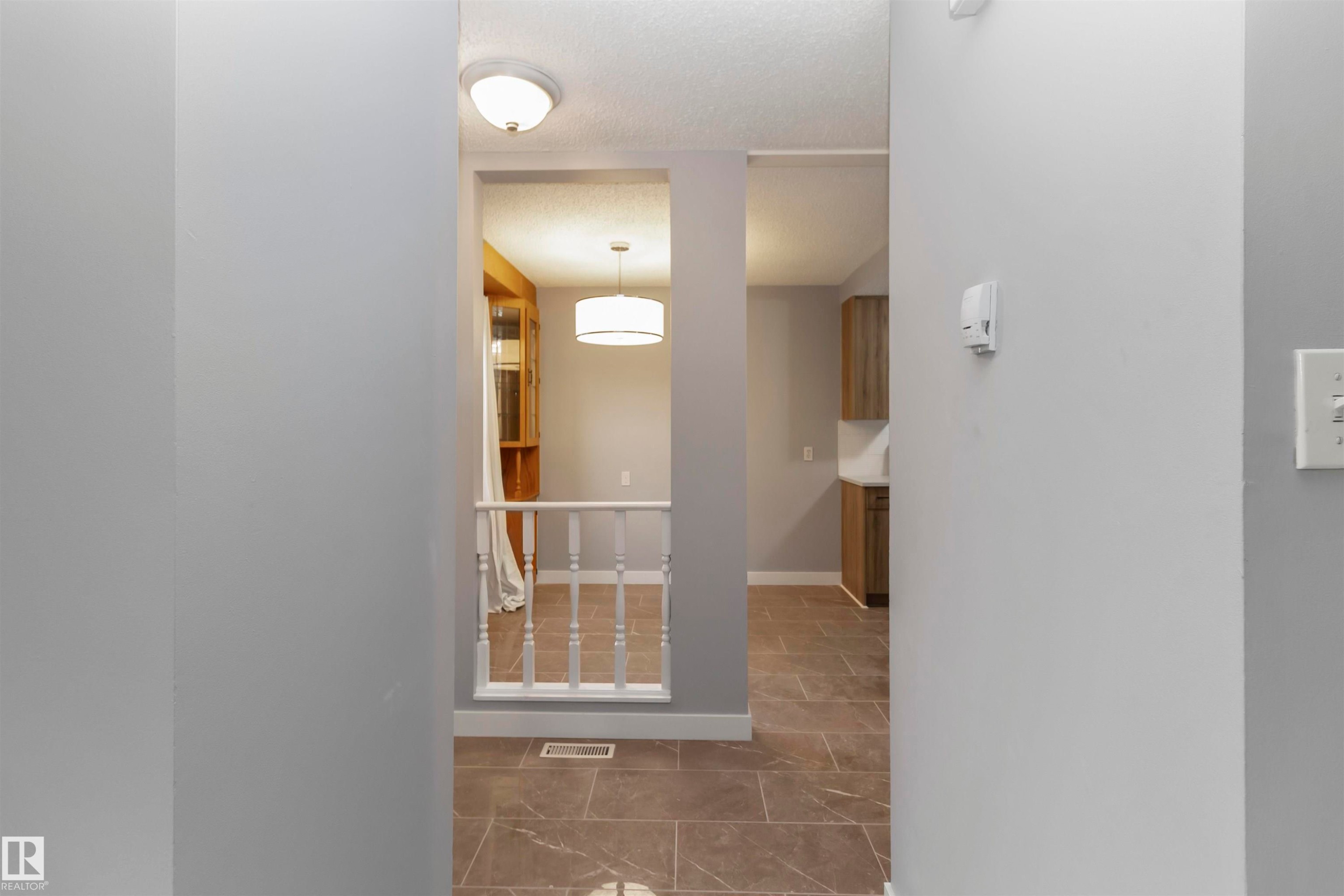 18 Willowdale Place, Edmonton, AB - Indoor Photo Showing Other Room