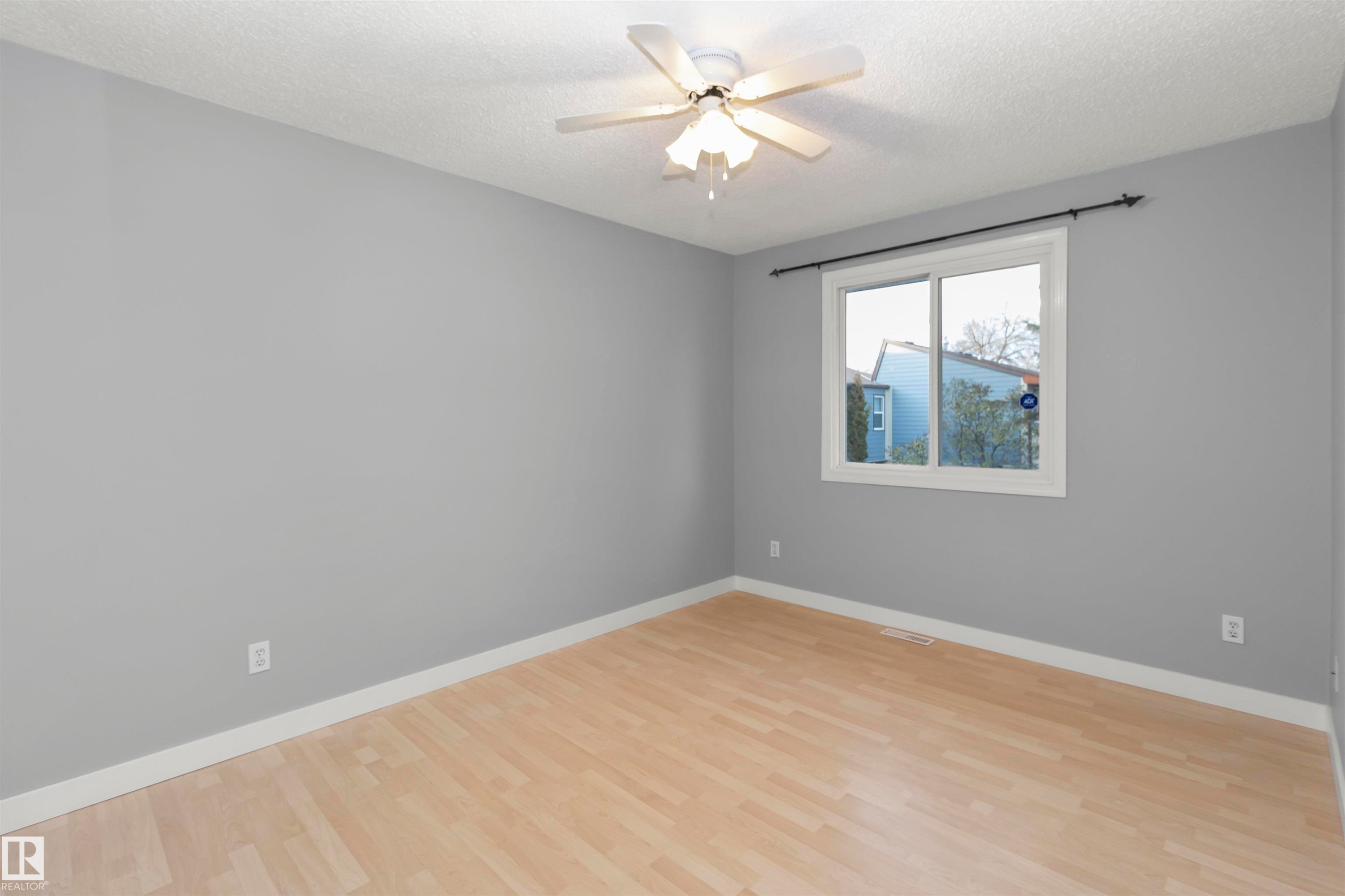 18 Willowdale Place, Edmonton, AB - Indoor Photo Showing Other Room