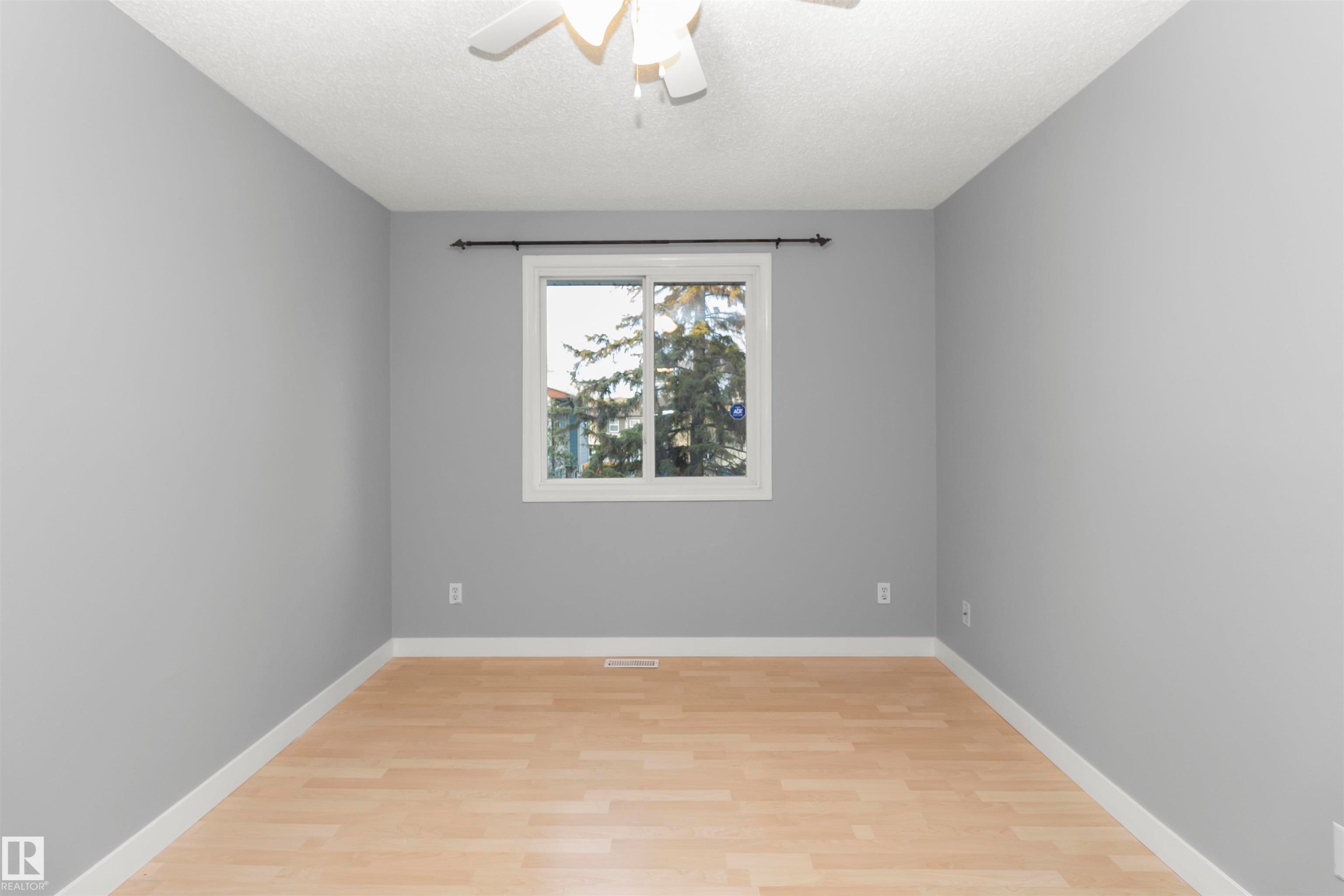 18 Willowdale Place, Edmonton, AB - Indoor Photo Showing Other Room