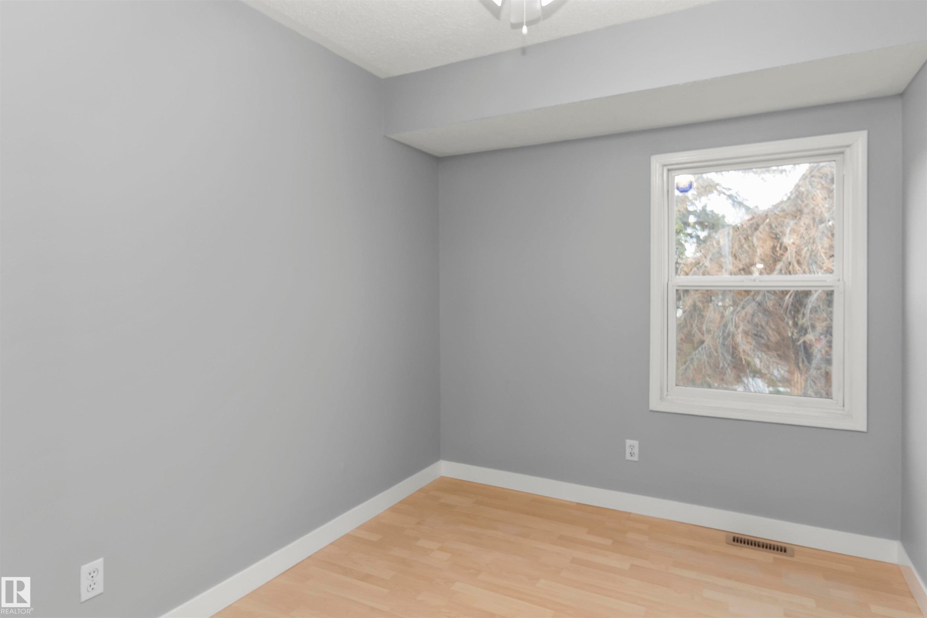 18 Willowdale Place, Edmonton, AB - Indoor Photo Showing Other Room