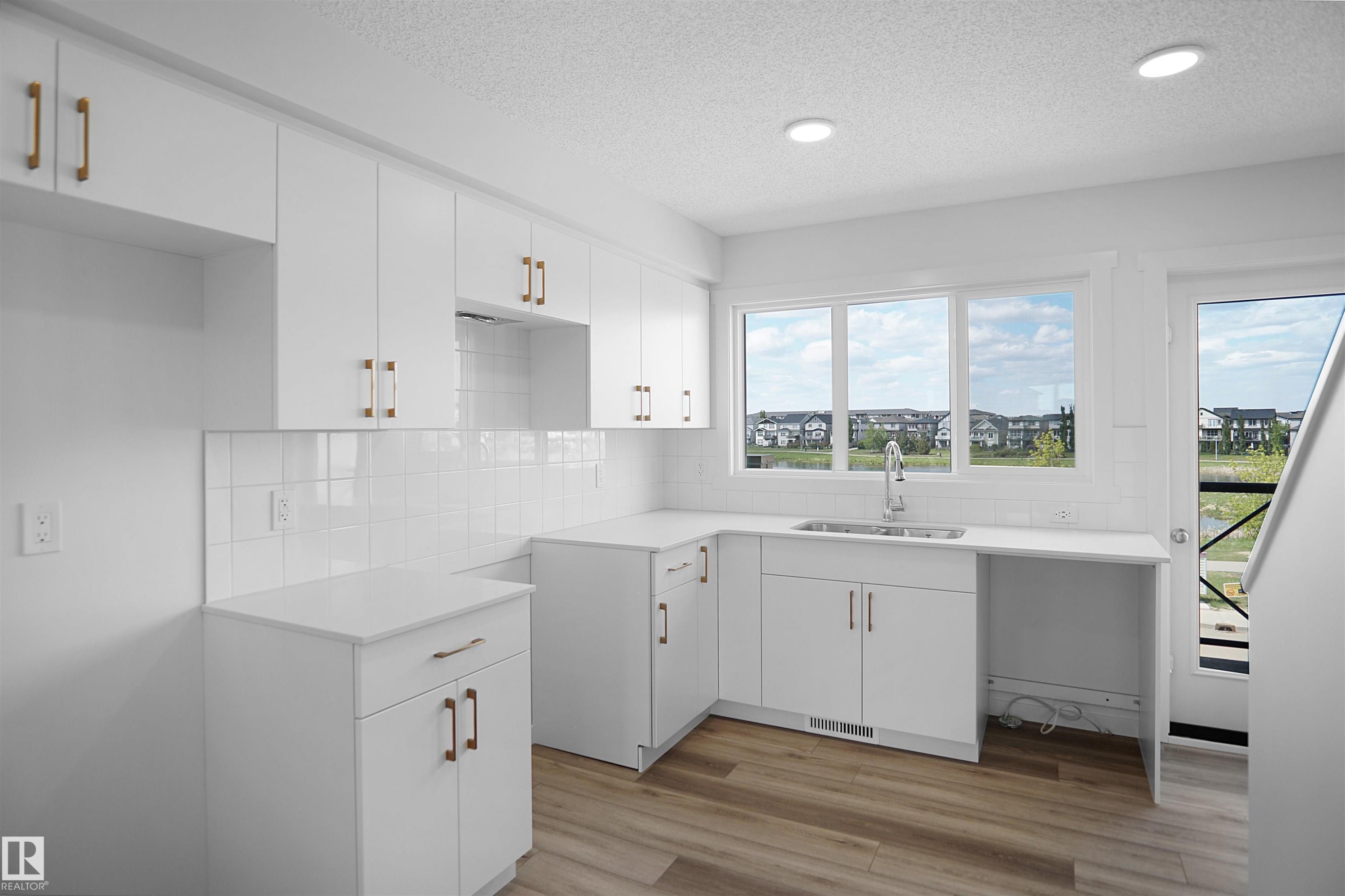 100 3705 141 Street, Edmonton, AB - Indoor Photo Showing Kitchen