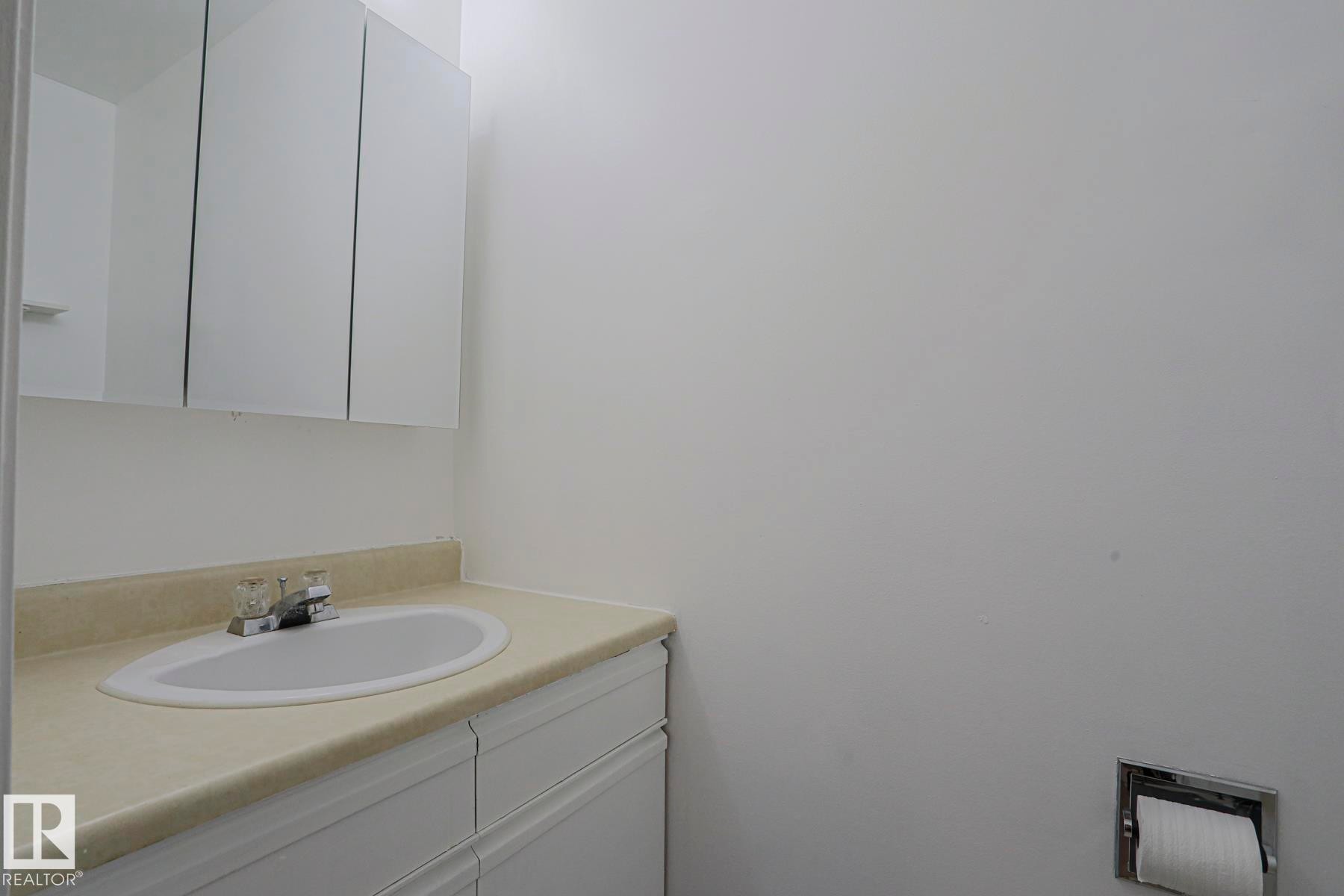 606 Saddleback Road, Edmonton, AB - Indoor Photo Showing Bathroom