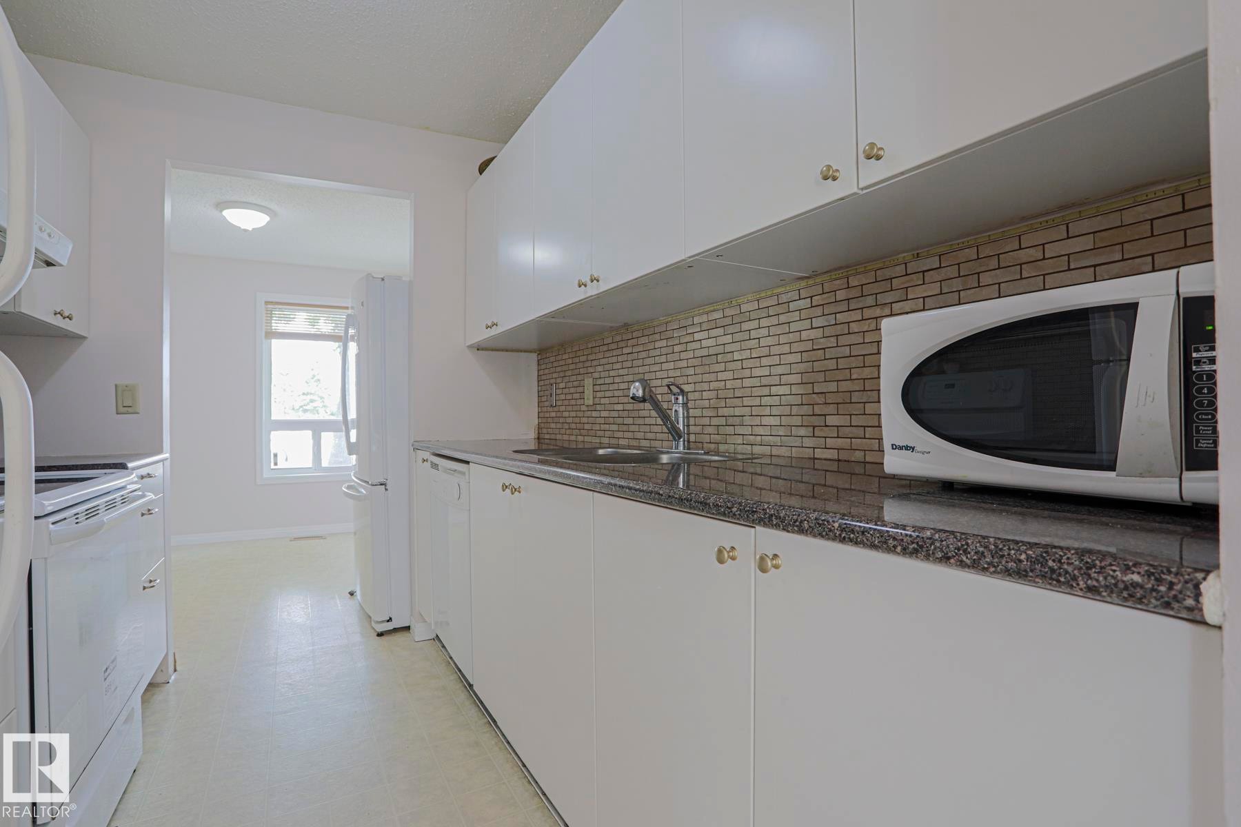 606 Saddleback Road, Edmonton, AB - Indoor Photo Showing Kitchen