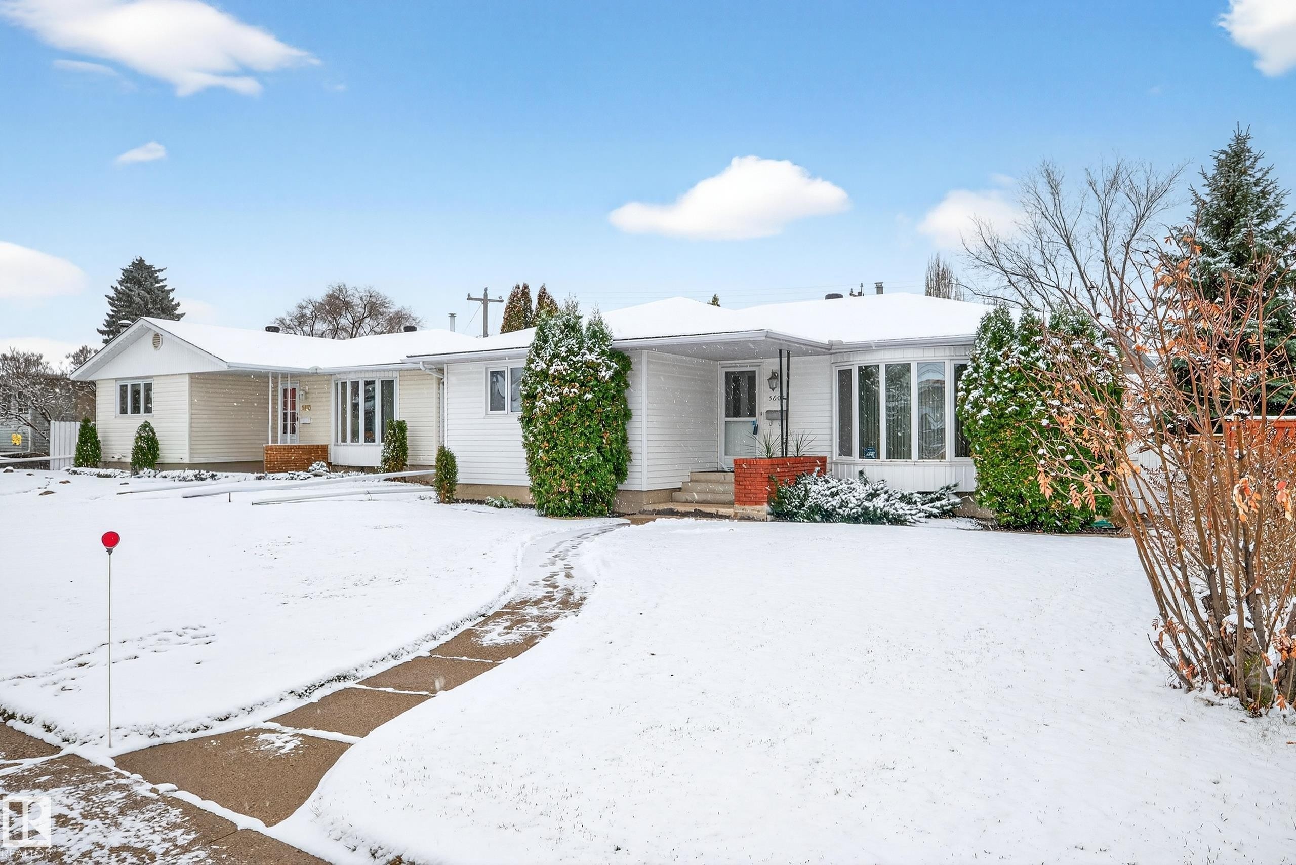 5607 97 Avenue, Edmonton, AB - Outdoor With Facade
