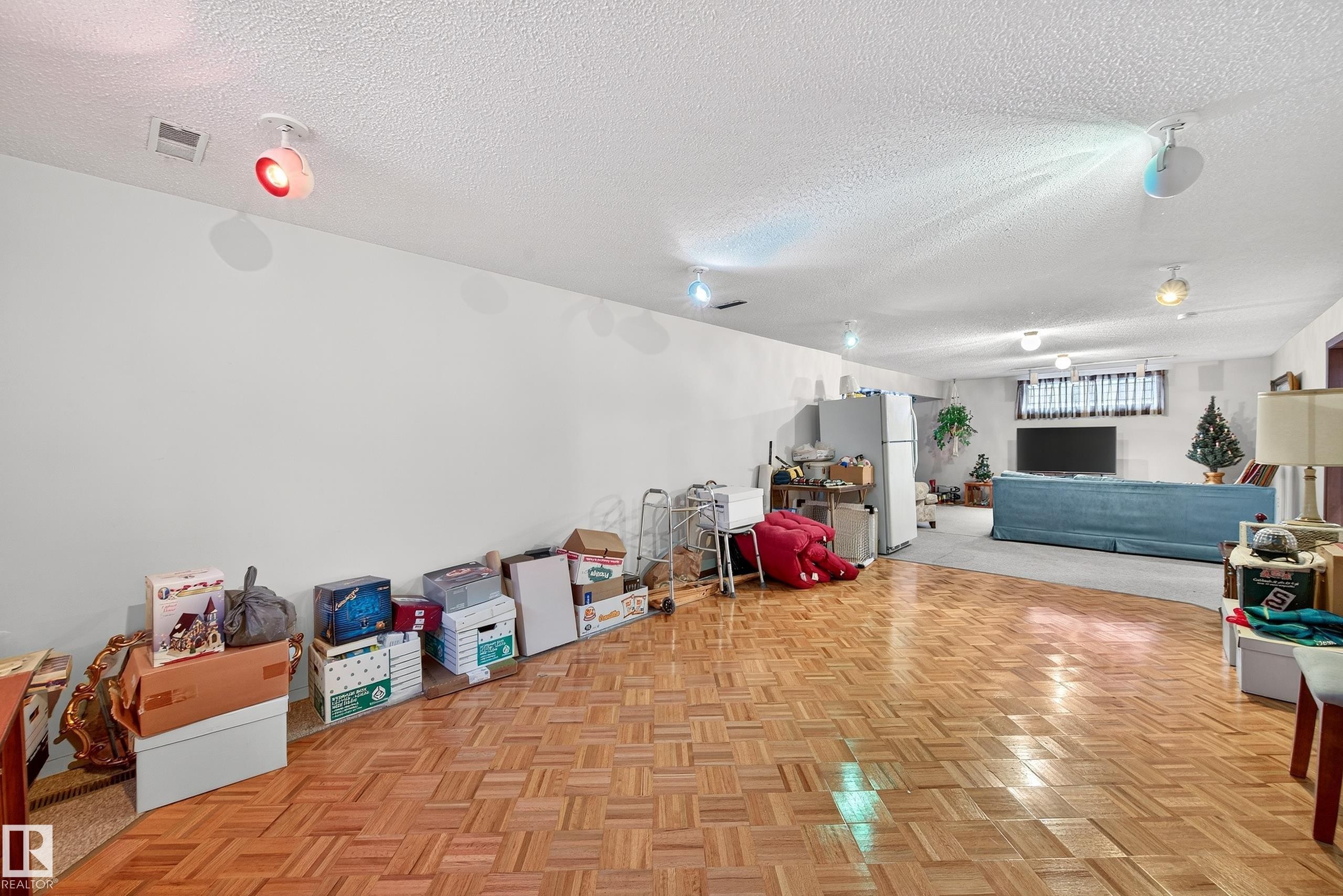 5607 97 Avenue, Edmonton, AB - Indoor Photo Showing Other Room