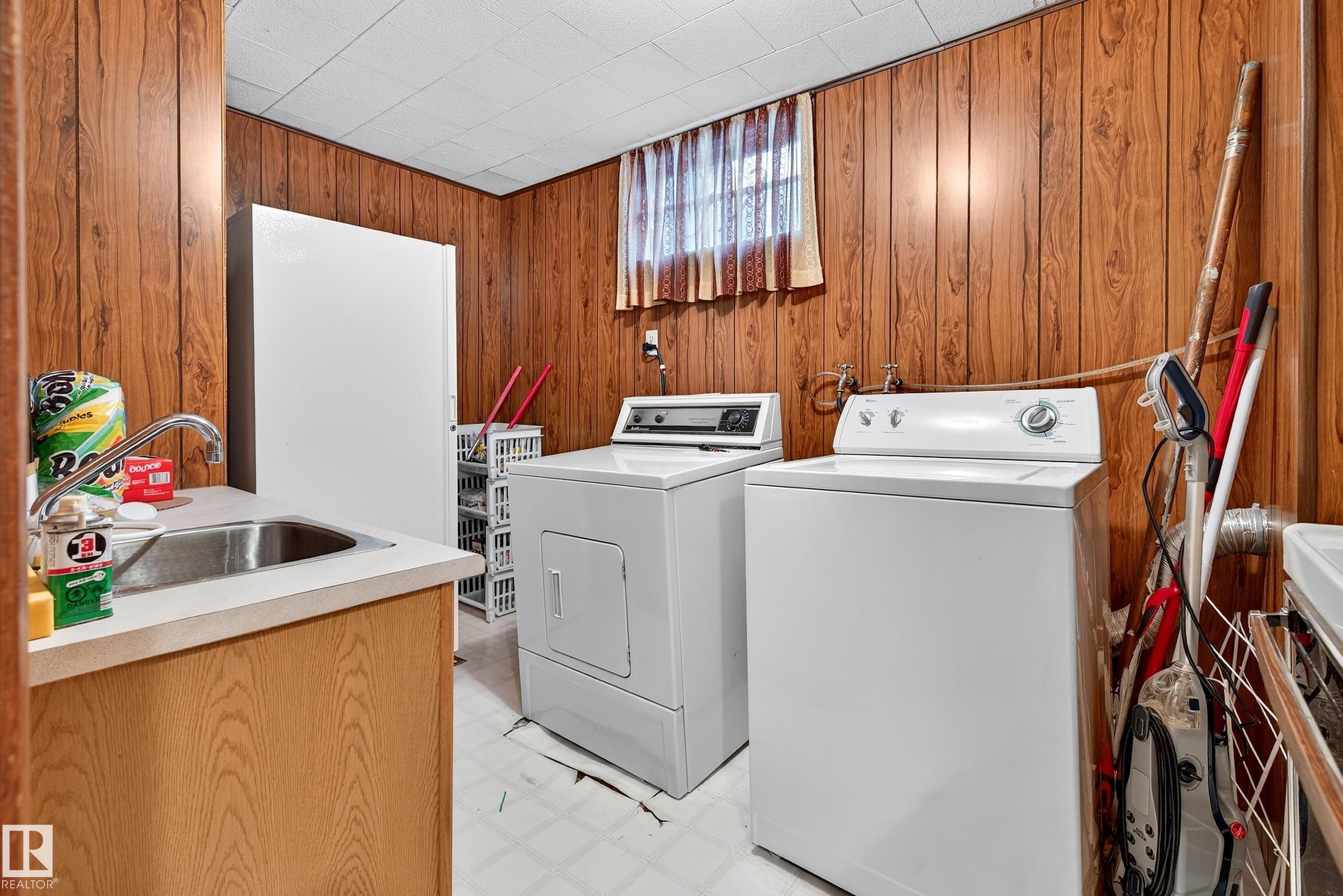 5607 97 Avenue, Edmonton, AB - Indoor Photo Showing Laundry Room