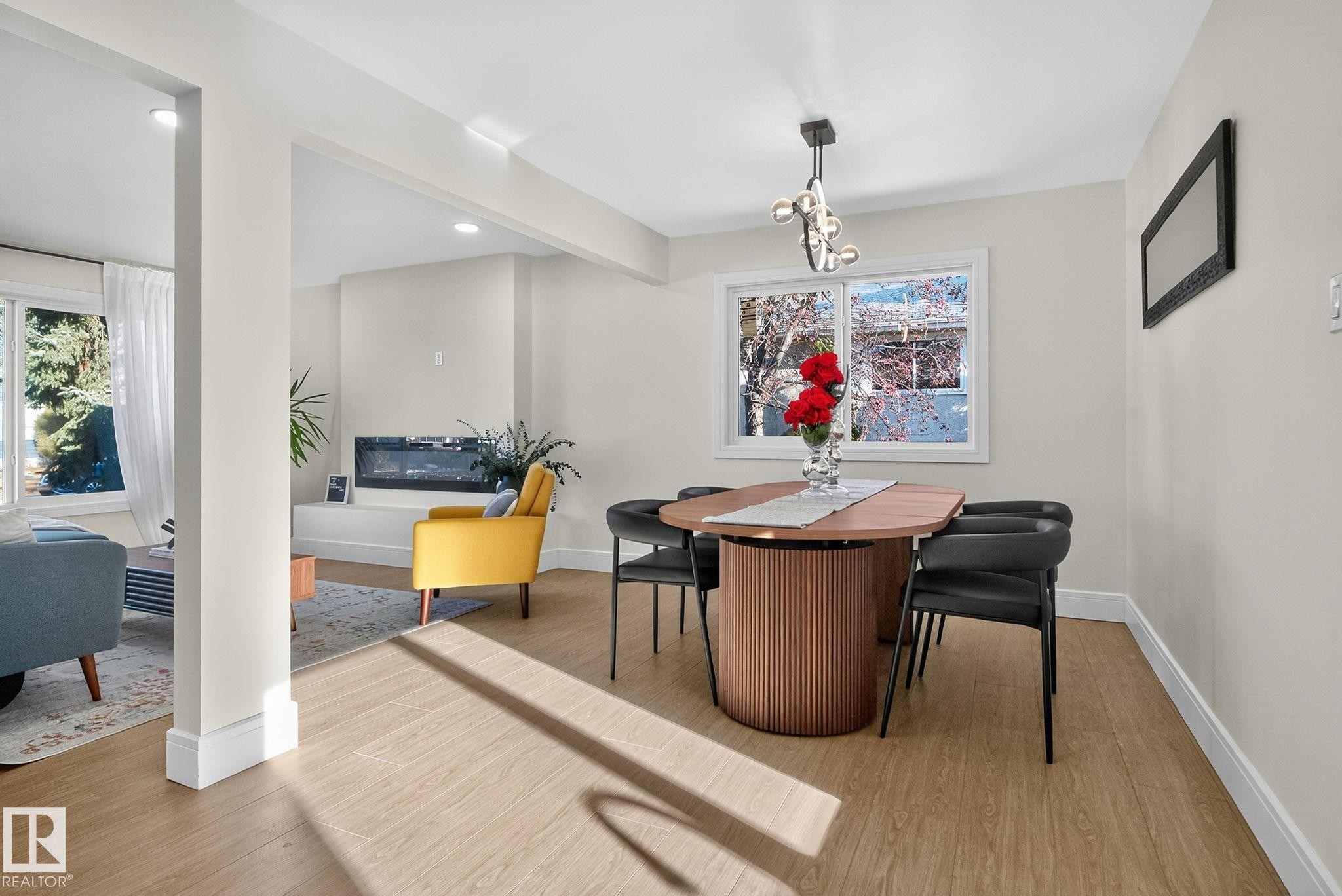 11155 37 Avenue, Edmonton, AB - Indoor Photo Showing Other Room