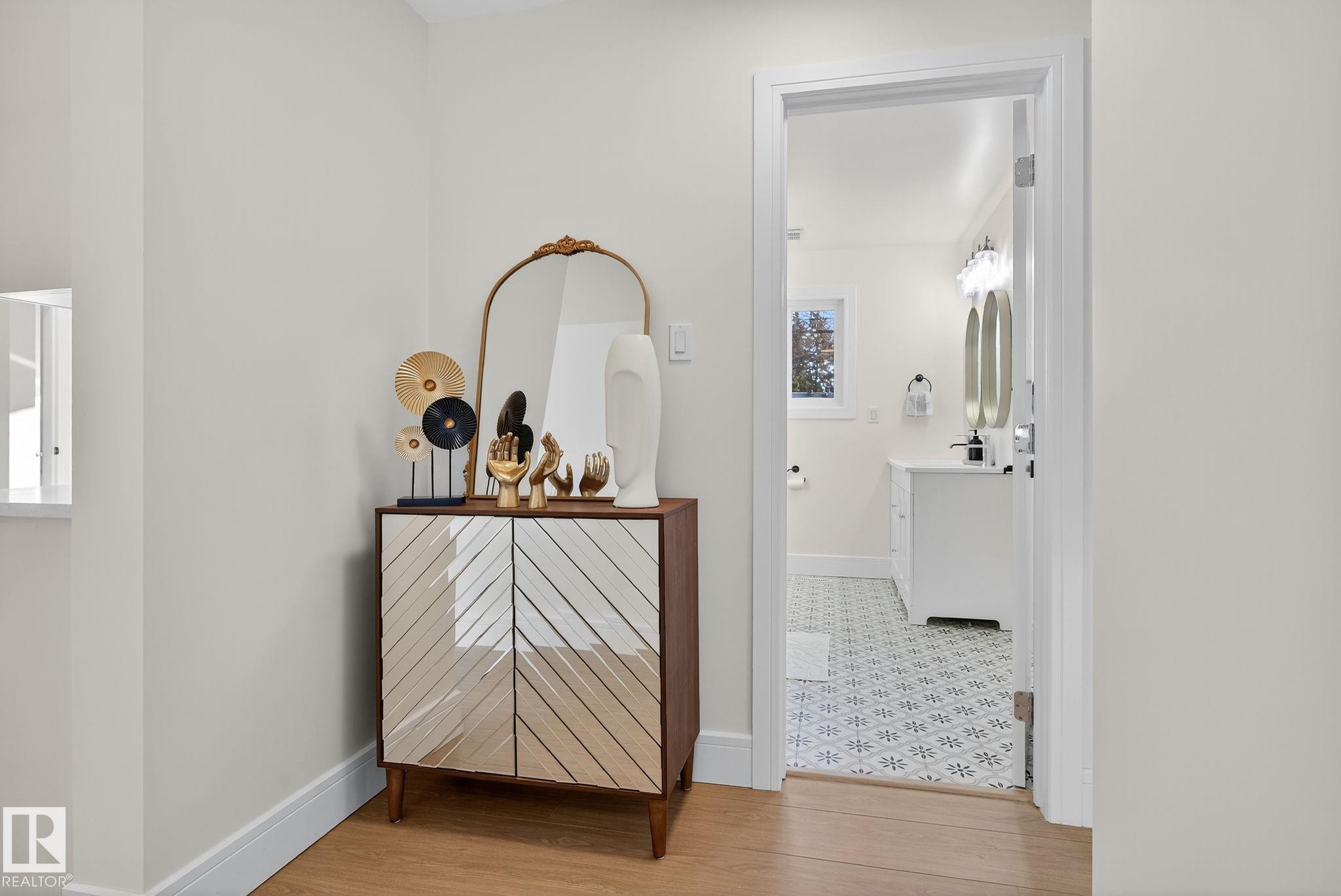 11155 37 Avenue, Edmonton, AB - Indoor Photo Showing Other Room