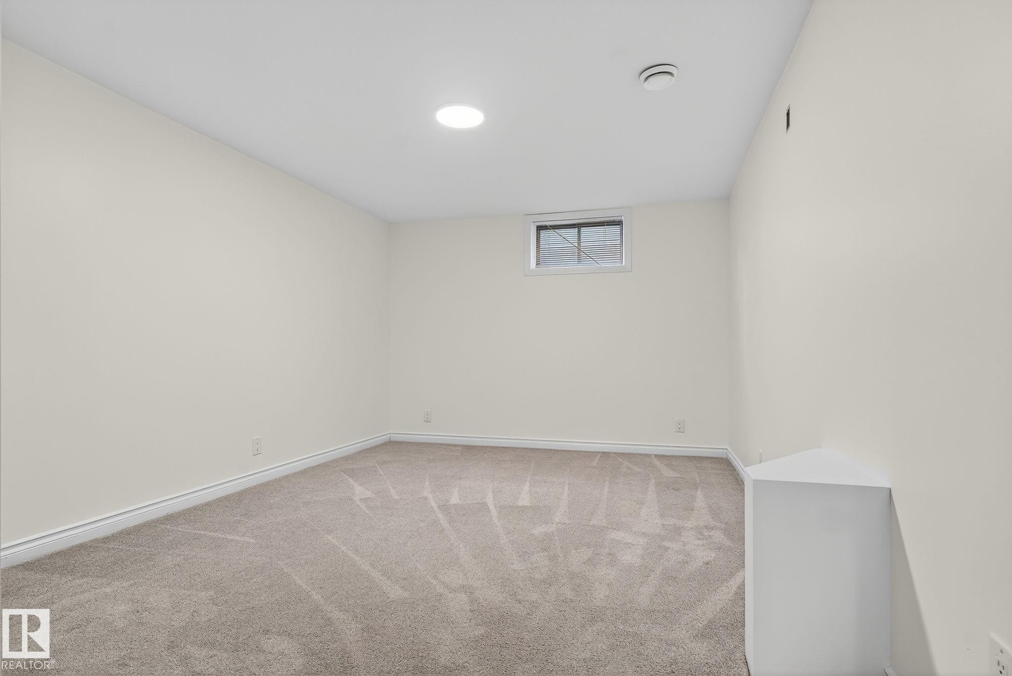 11155 37 Avenue, Edmonton, AB - Indoor Photo Showing Other Room