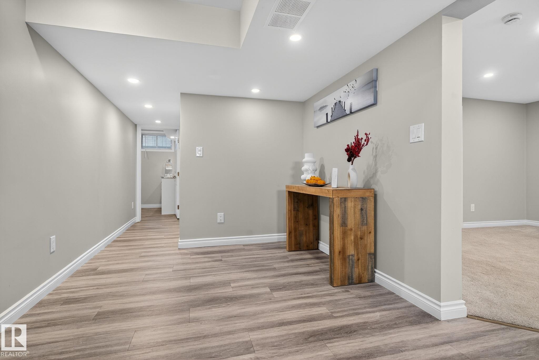 11155 37 Avenue, Edmonton, AB - Indoor Photo Showing Other Room