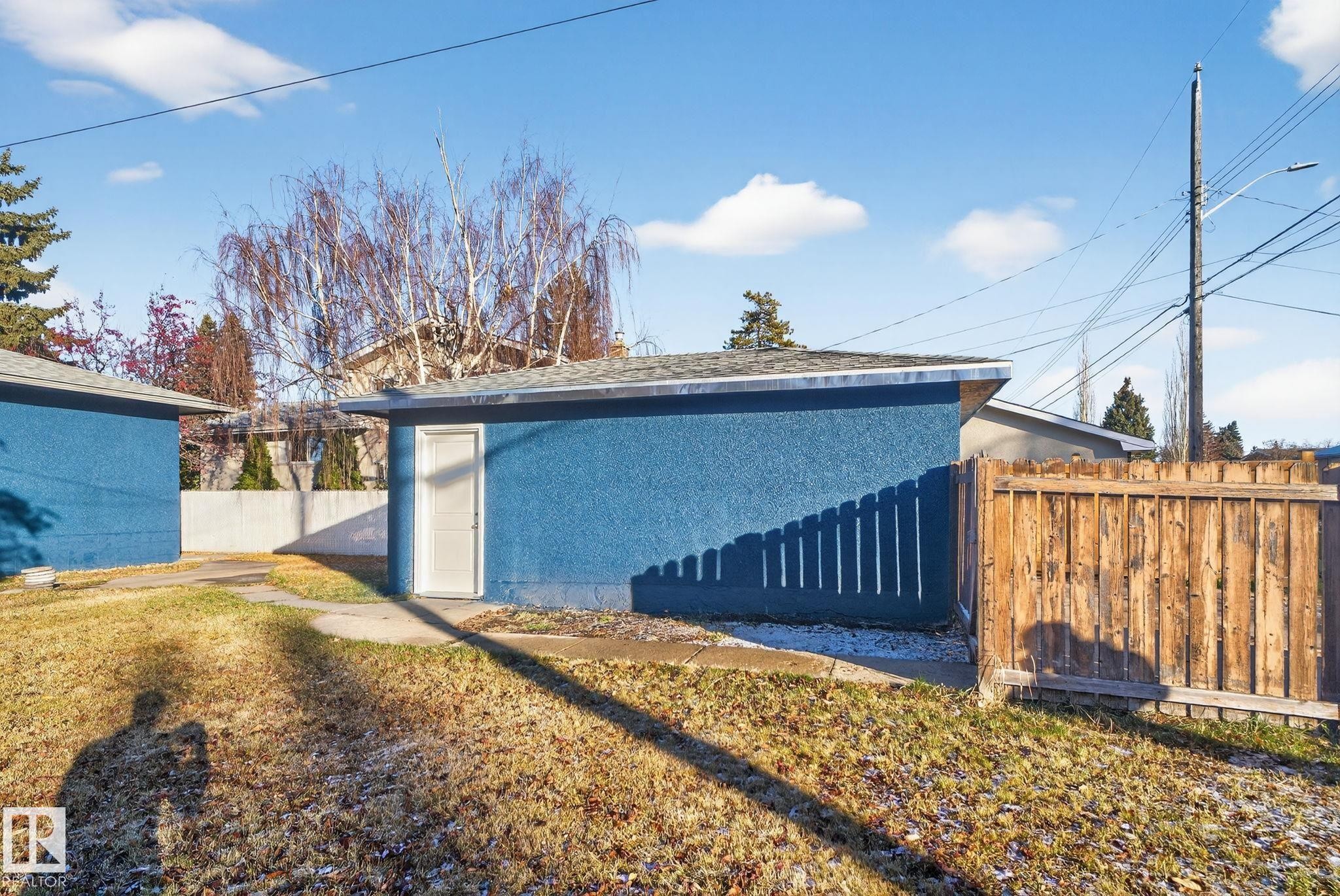 11155 37 Avenue, Edmonton, AB - Outdoor