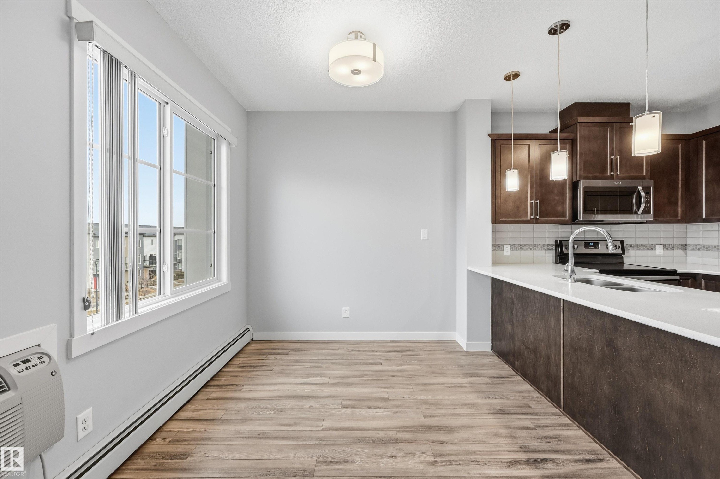 414 812 Welsh Drive, Edmonton, AB - Indoor Photo Showing Kitchen
