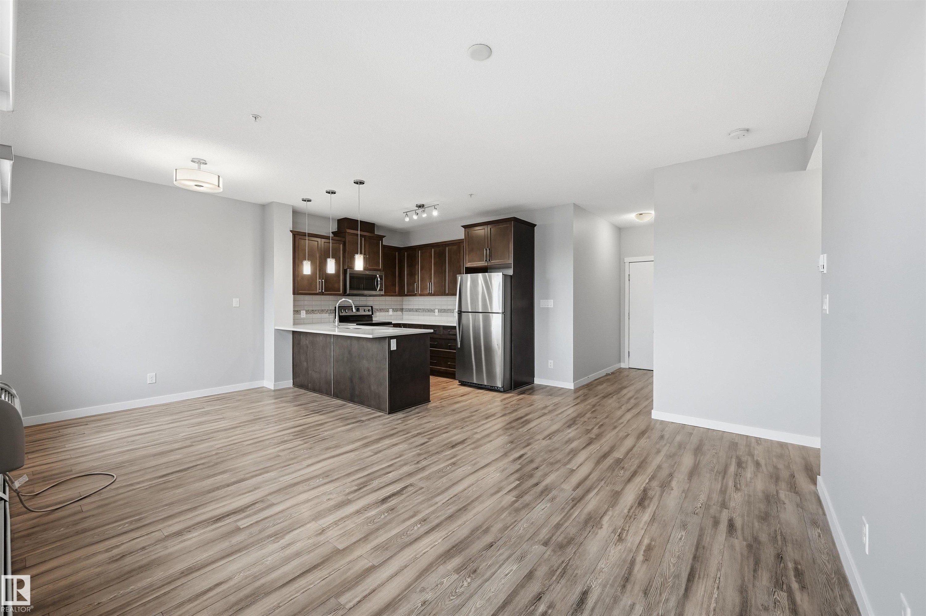 414 812 Welsh Drive, Edmonton, AB - Indoor Photo Showing Kitchen