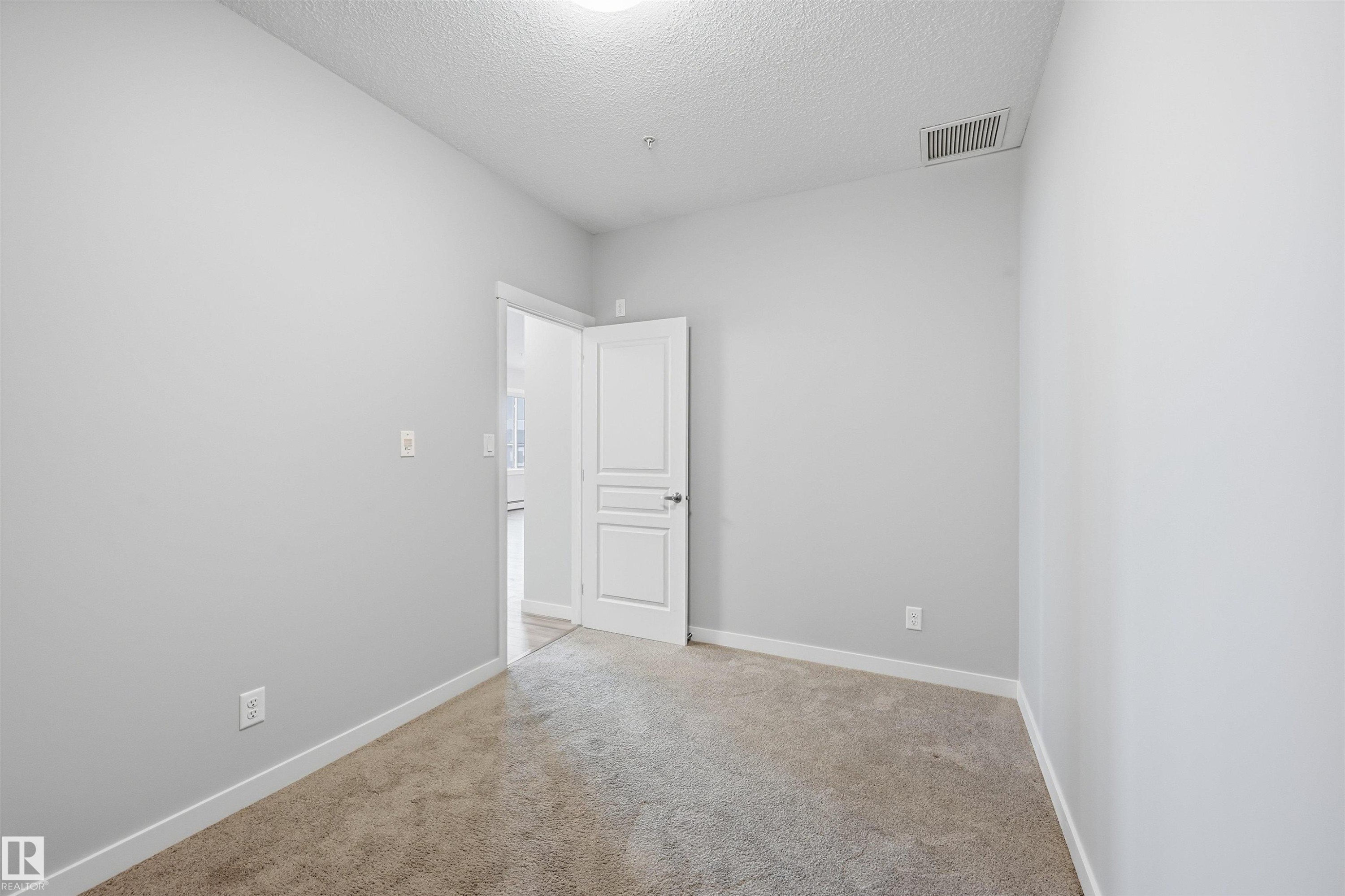 414 812 Welsh Drive, Edmonton, AB - Indoor Photo Showing Other Room