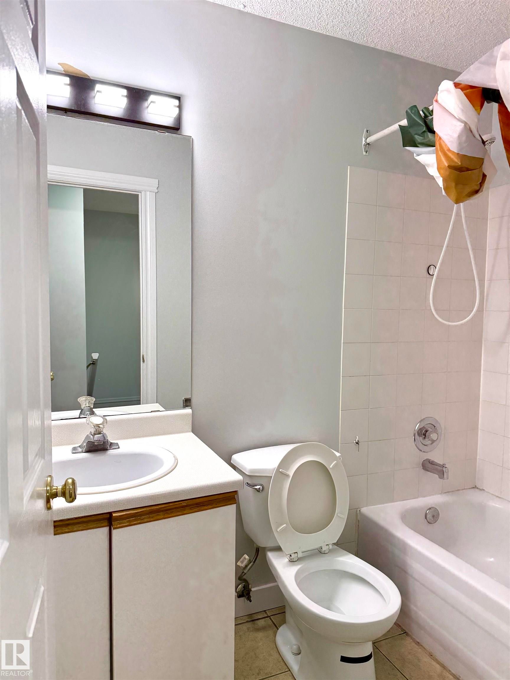 1480 Jefferys Crescent, Edmonton, AB - Indoor Photo Showing Bathroom