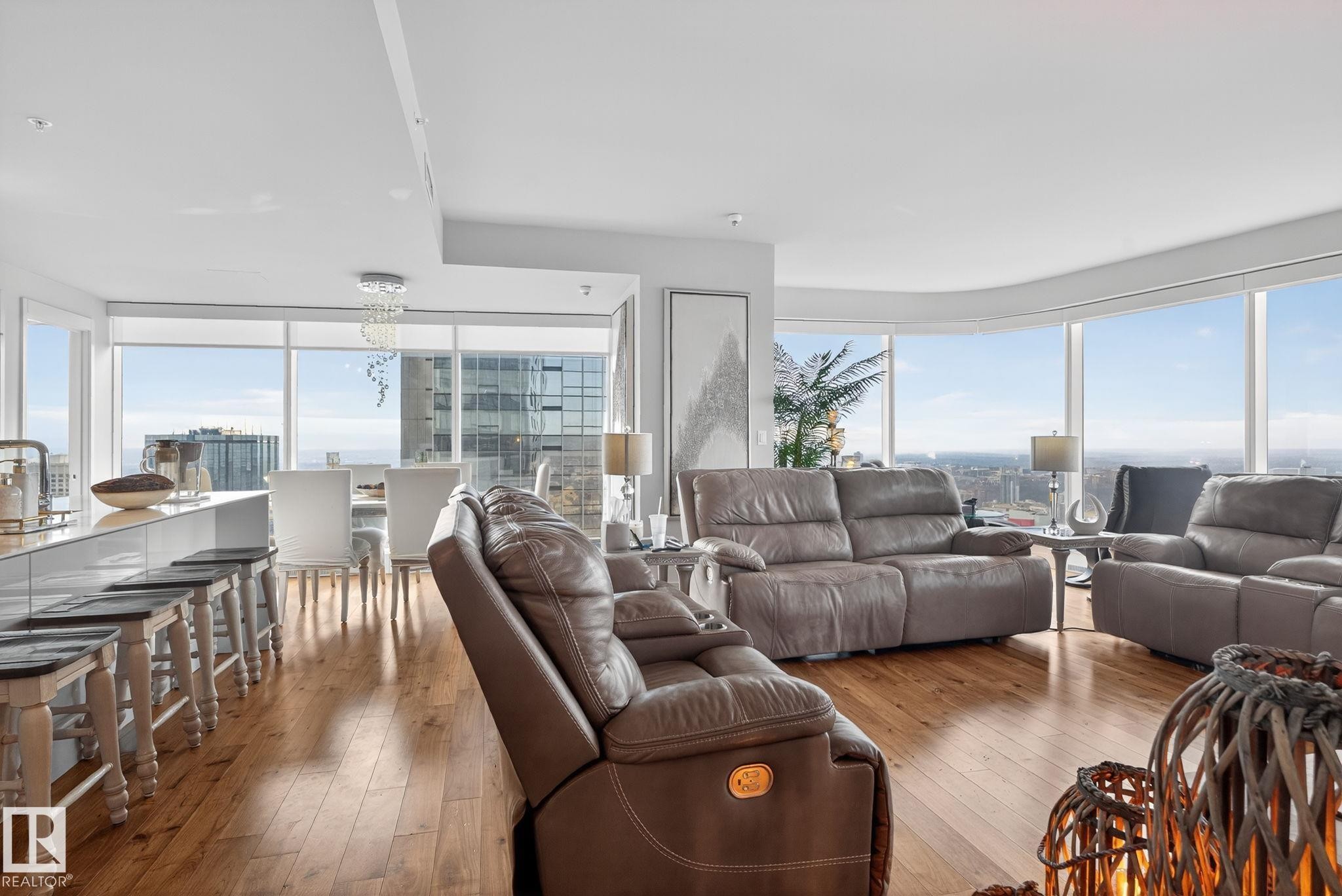 4206 10360 102 Street, Edmonton, AB - Indoor Photo Showing Living Room