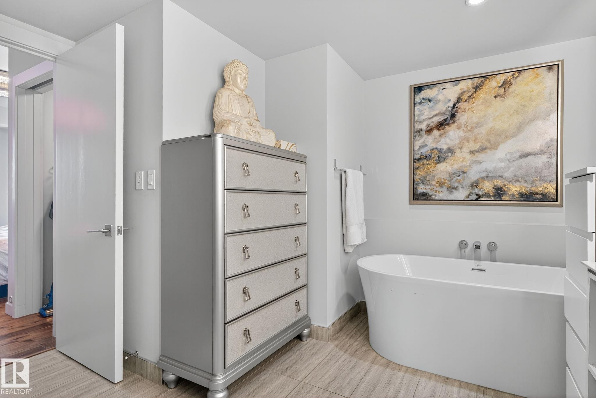 4206 10360 102 Street, Edmonton, AB - Indoor Photo Showing Bathroom