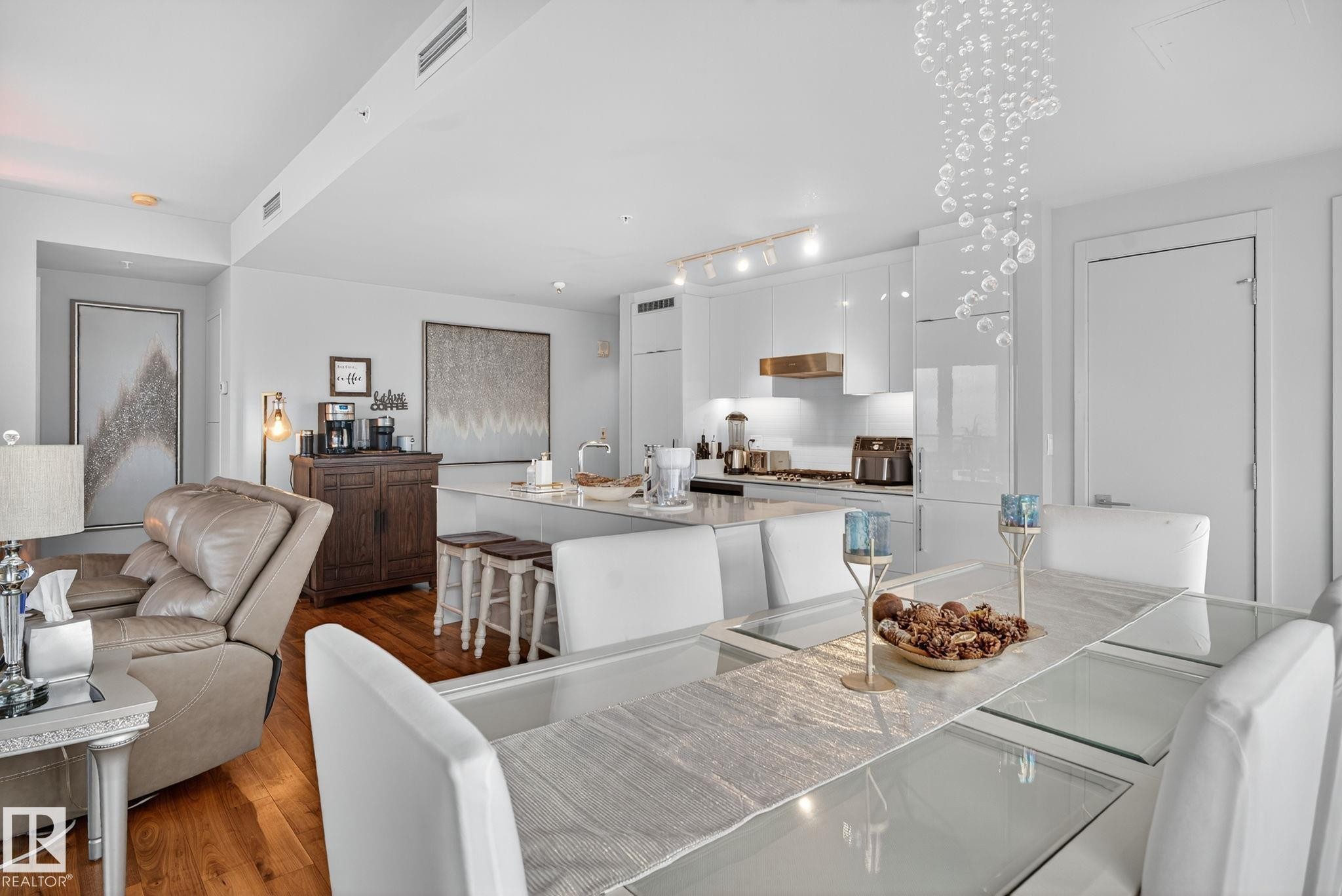 4206 10360 102 Street, Edmonton, AB - Indoor Photo Showing Dining Room