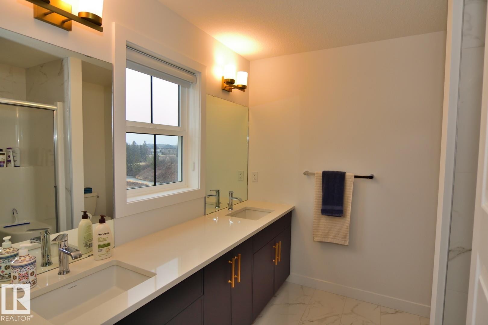 33 1910 Collip View, Edmonton, AB - Indoor Photo Showing Bathroom