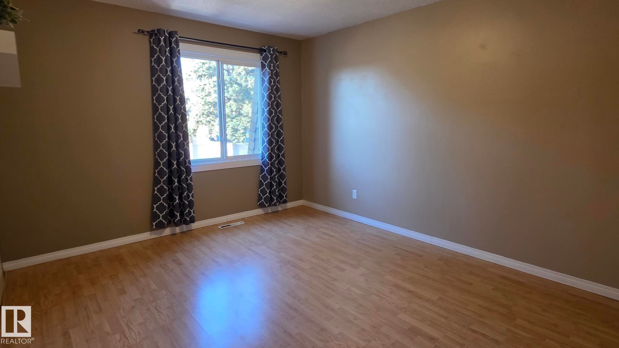 Edmonton, AB - Indoor Photo Showing Other Room