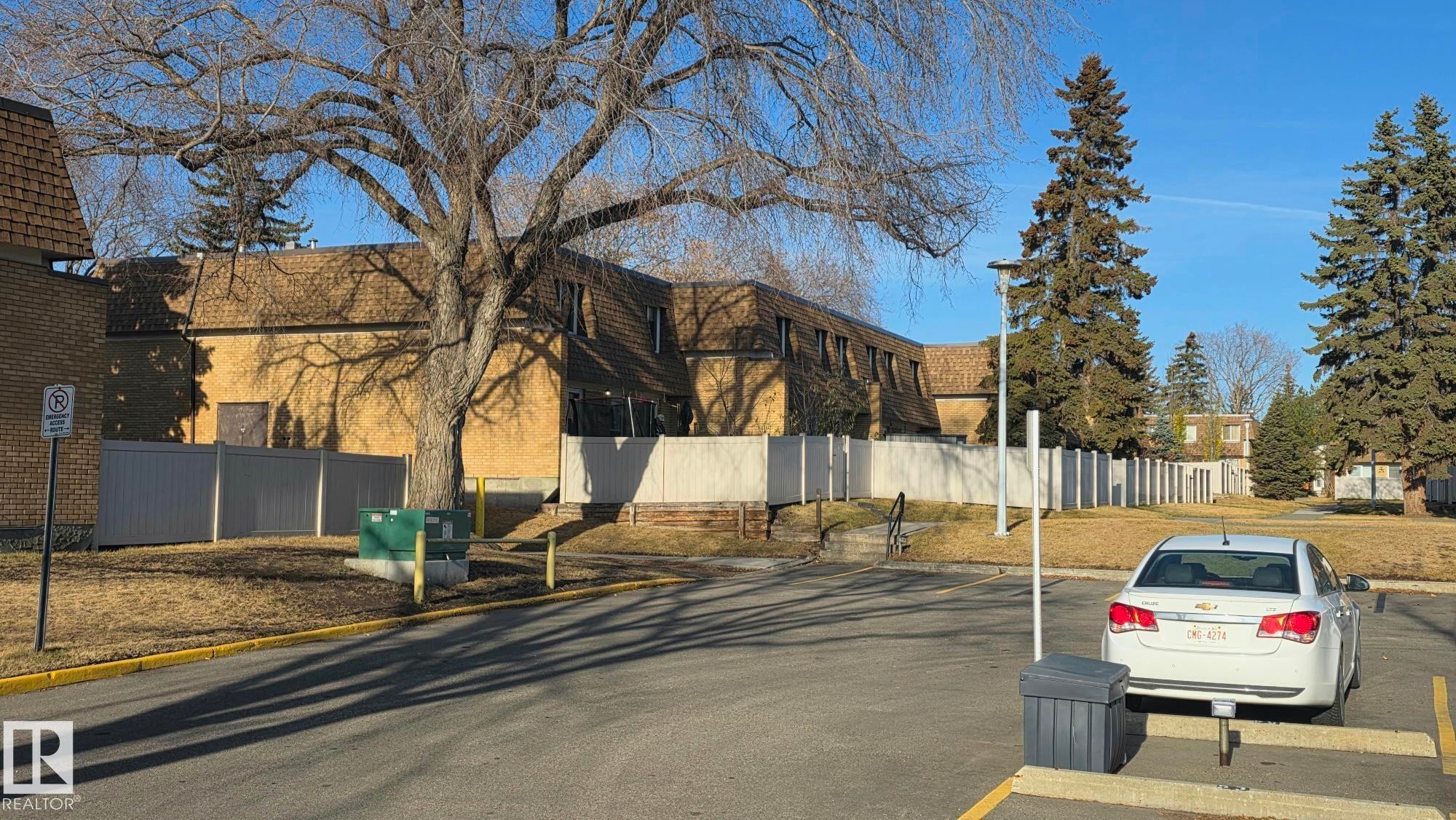 Edmonton, AB - Outdoor