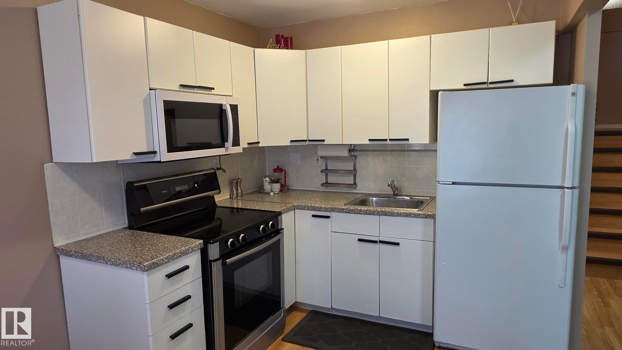Edmonton, AB - Indoor Photo Showing Kitchen