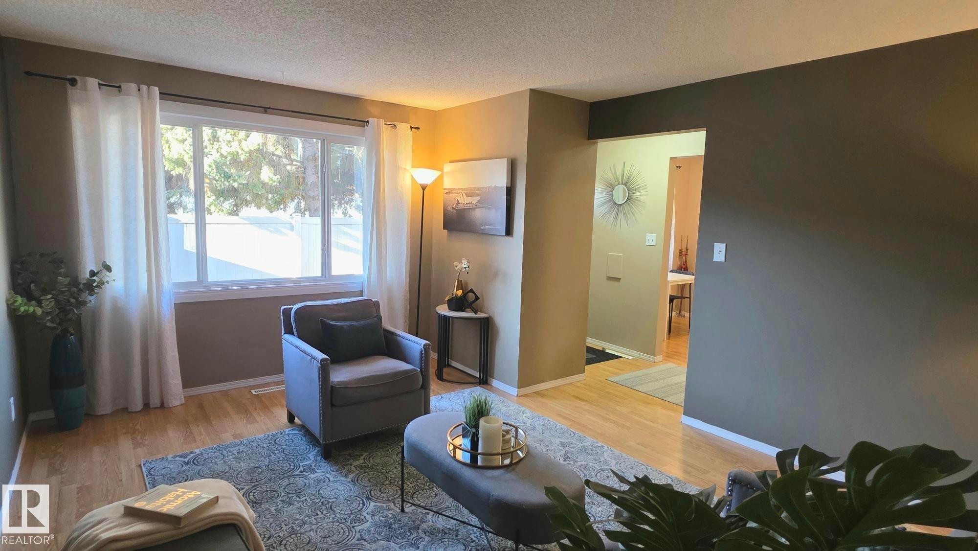 Edmonton, AB - Indoor Photo Showing Living Room