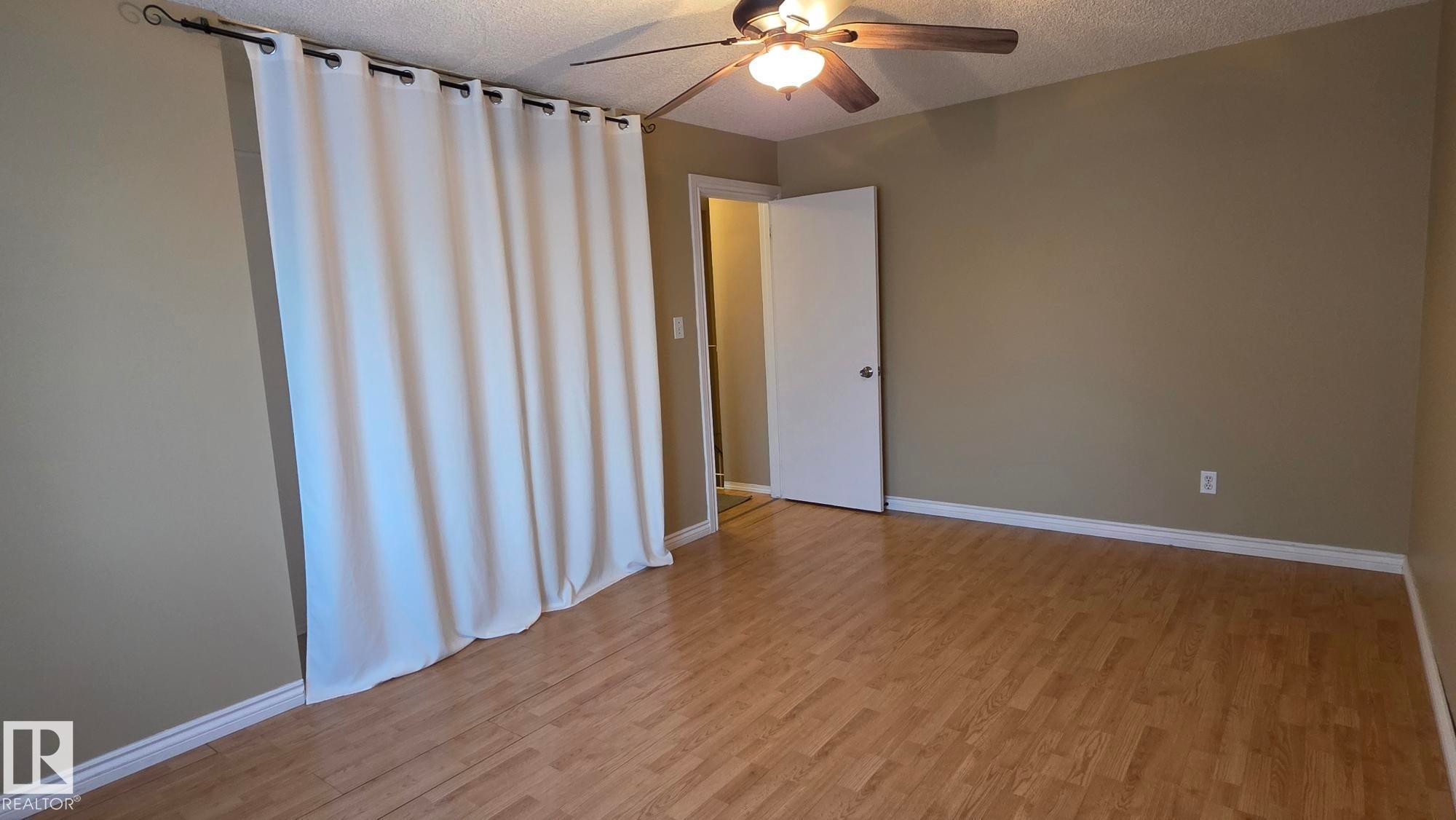 Edmonton, AB - Indoor Photo Showing Other Room