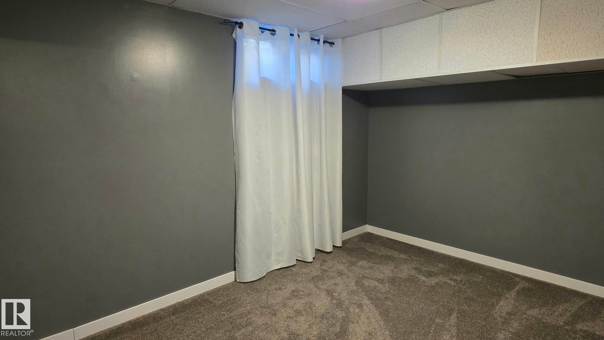 Edmonton, AB - Indoor Photo Showing Other Room