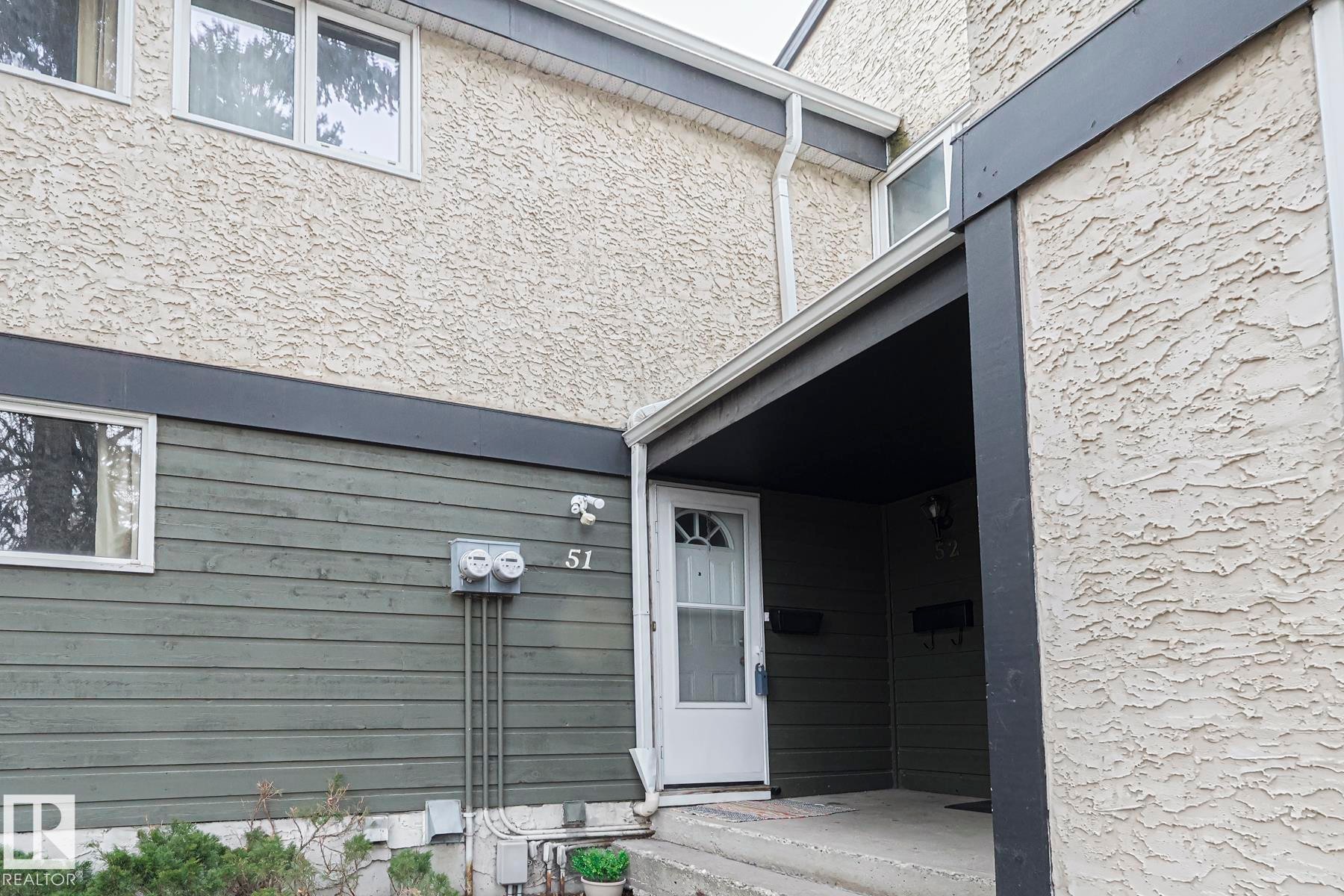 Doorway to property with stucco siding - 51 Belmead Gardens, Edmonton, AB - Outdoor With Exterior